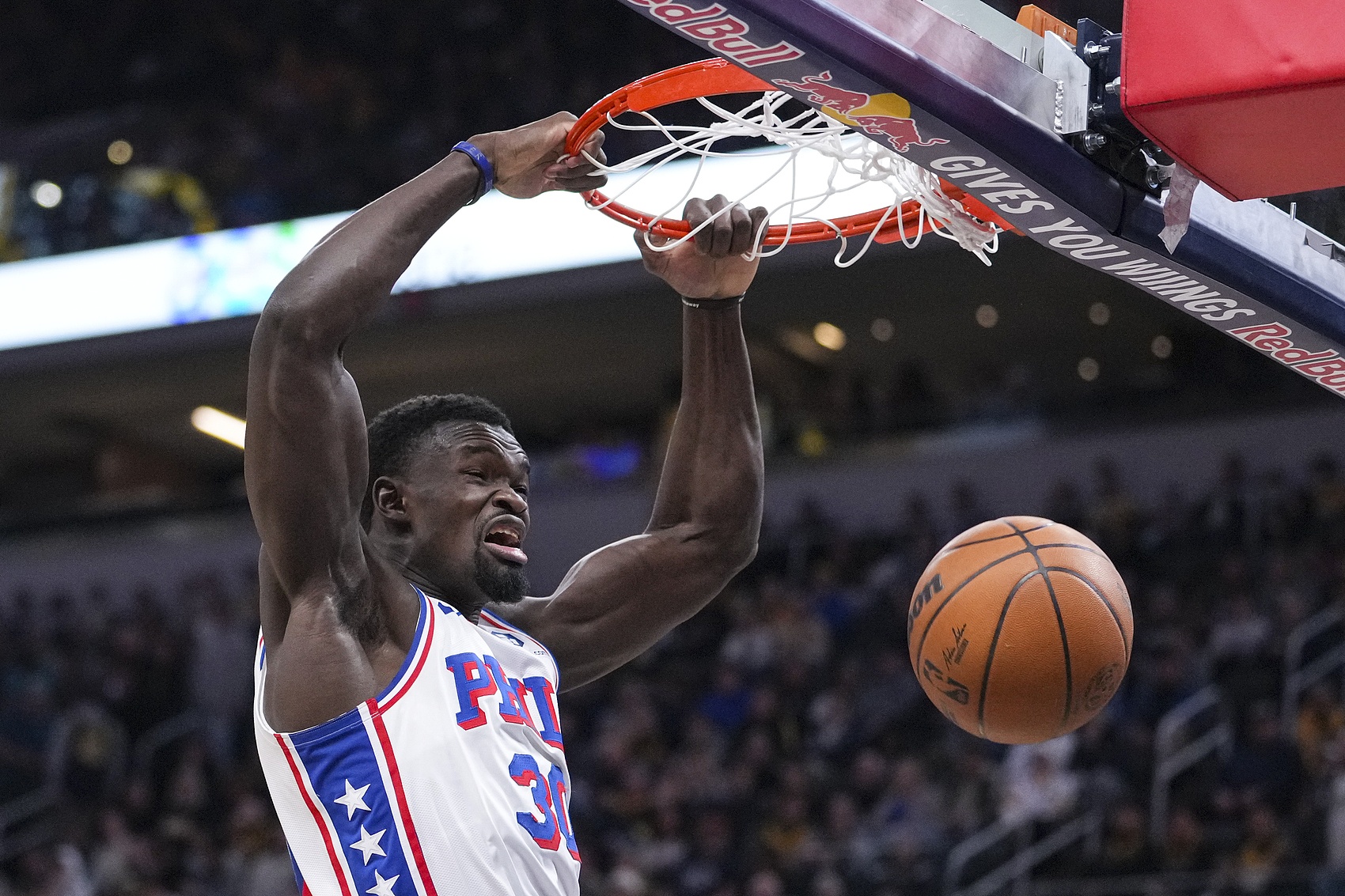  奇兵出馬！41號(hào)秀博納13中7砍14分14板2斷5帽&7前場(chǎng)板 正負(fù)值+22