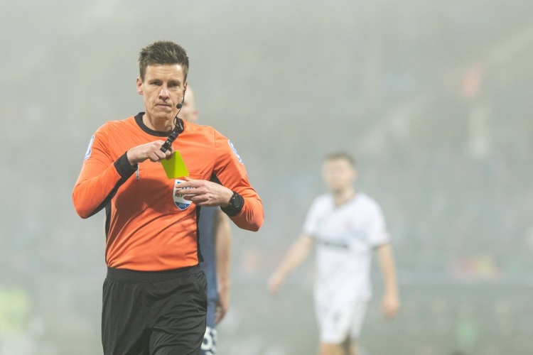  維拉VS布魯日裁判：德國裁判組執(zhí)法，主裁判西伯特