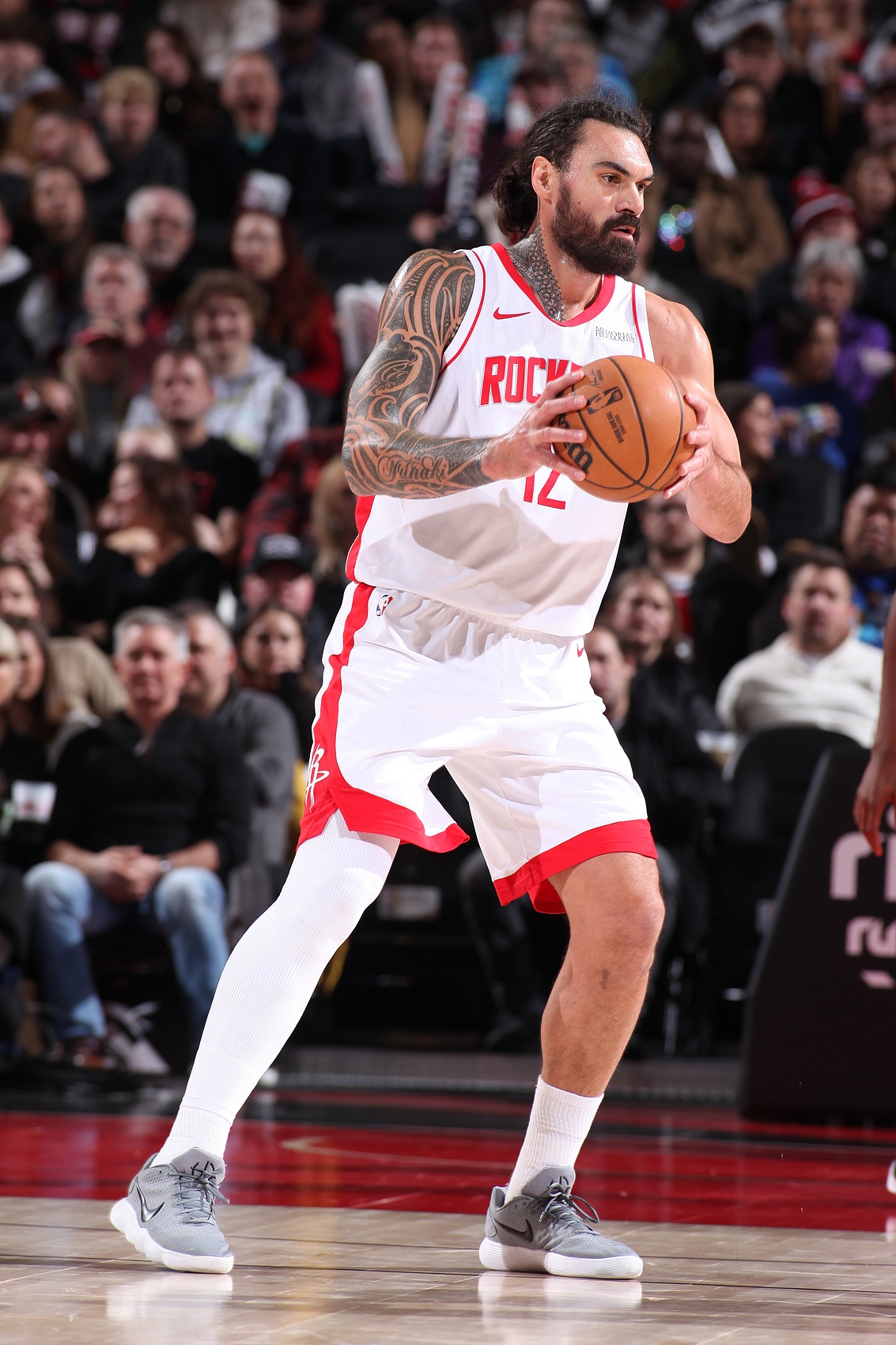  一柱擎天！亞當(dāng)斯6中5得到11分17板1助 爆搶11個(gè)進(jìn)攻板