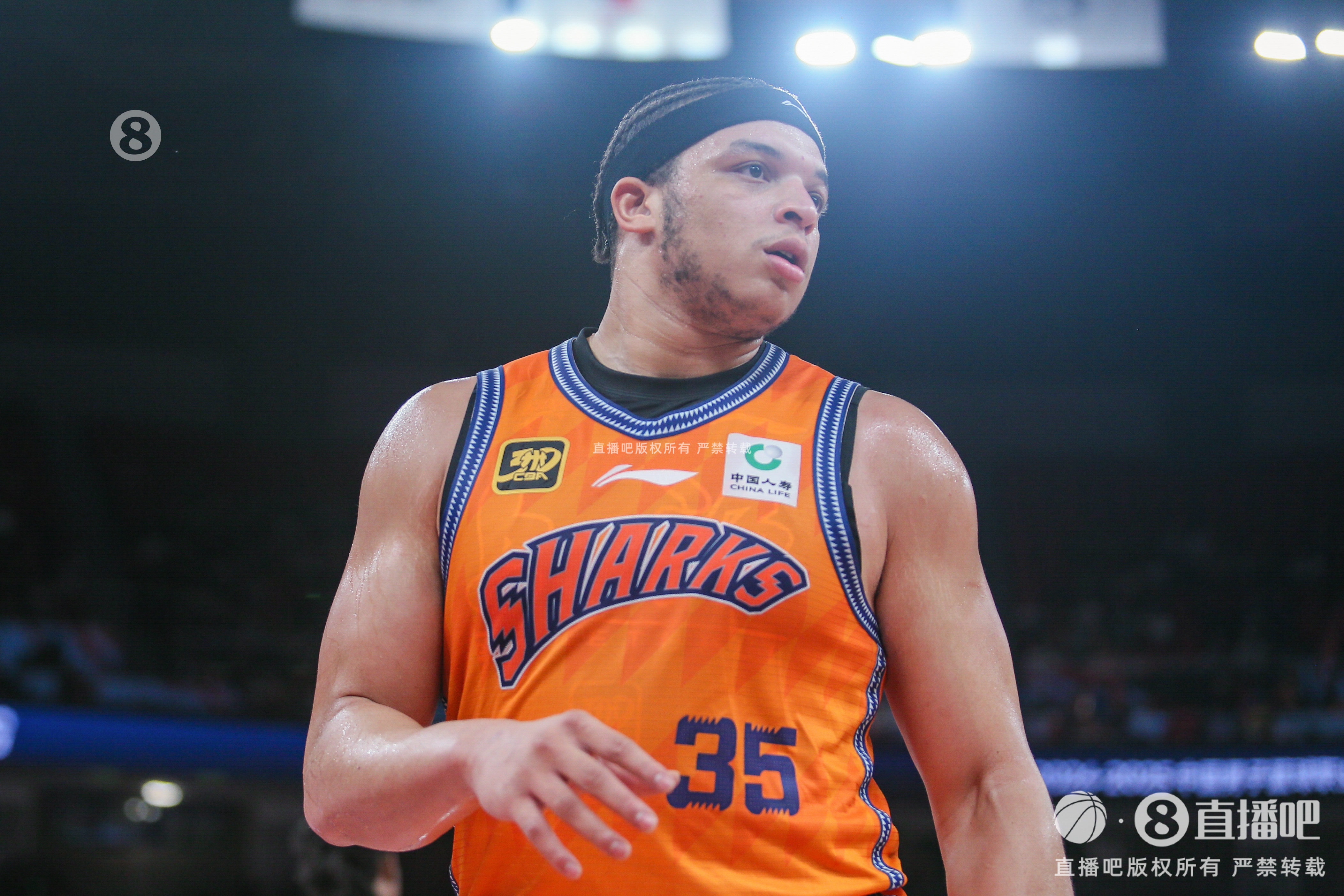  予取予求！洛夫頓半場9中6砍并列最高16分外加8板 正負值+10