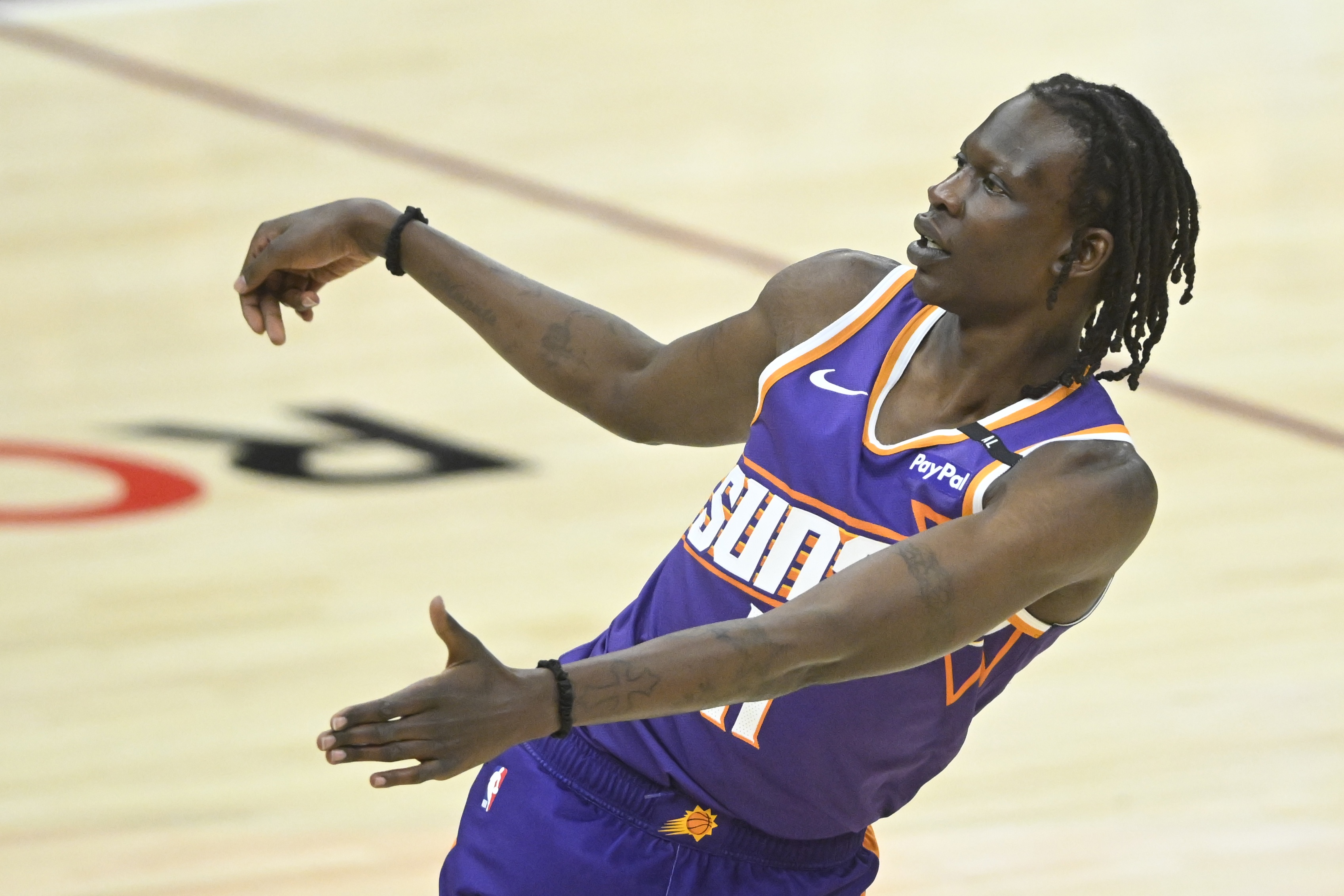  高光！波爾-波爾8中5&三分5中2貢獻12分3板3帽0失誤 正負(fù)值+9