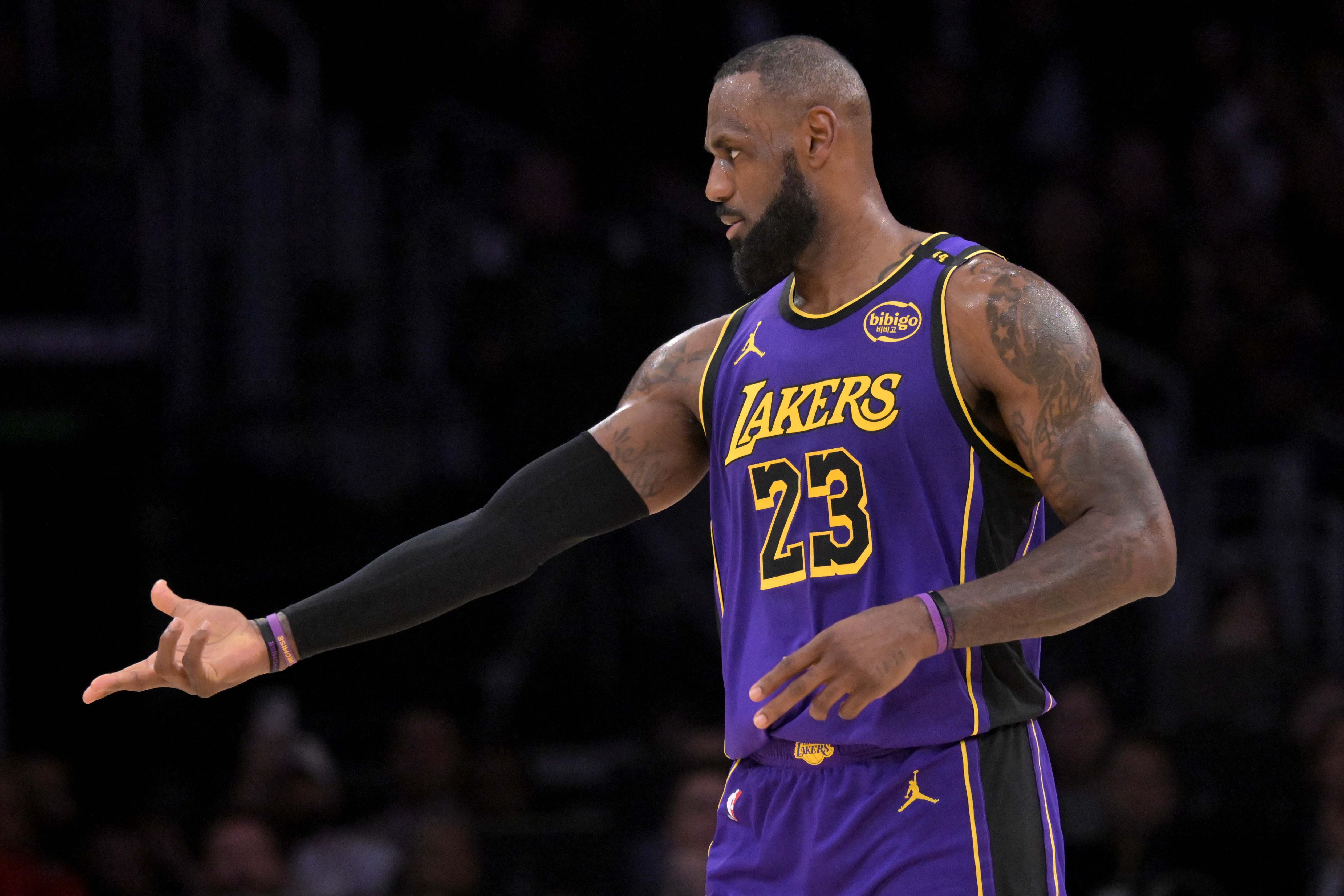  40歲又一個月了！詹姆斯40歲后場均24.5分7.1板8.9助 命中率54.6%