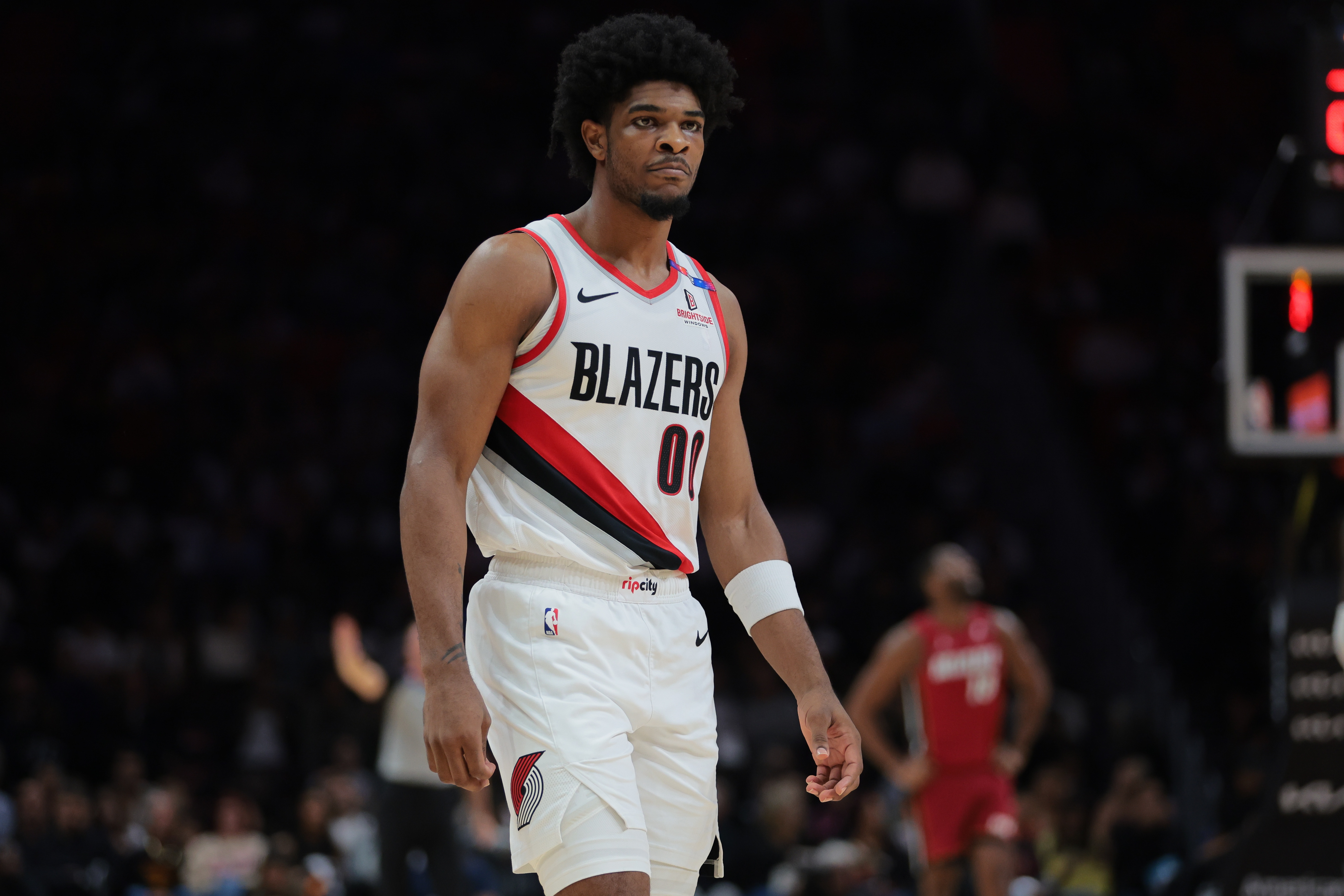  齊發(fā)力！亨德森貢獻(xiàn)23分5板7助2斷 謝頓-夏普拿到23分