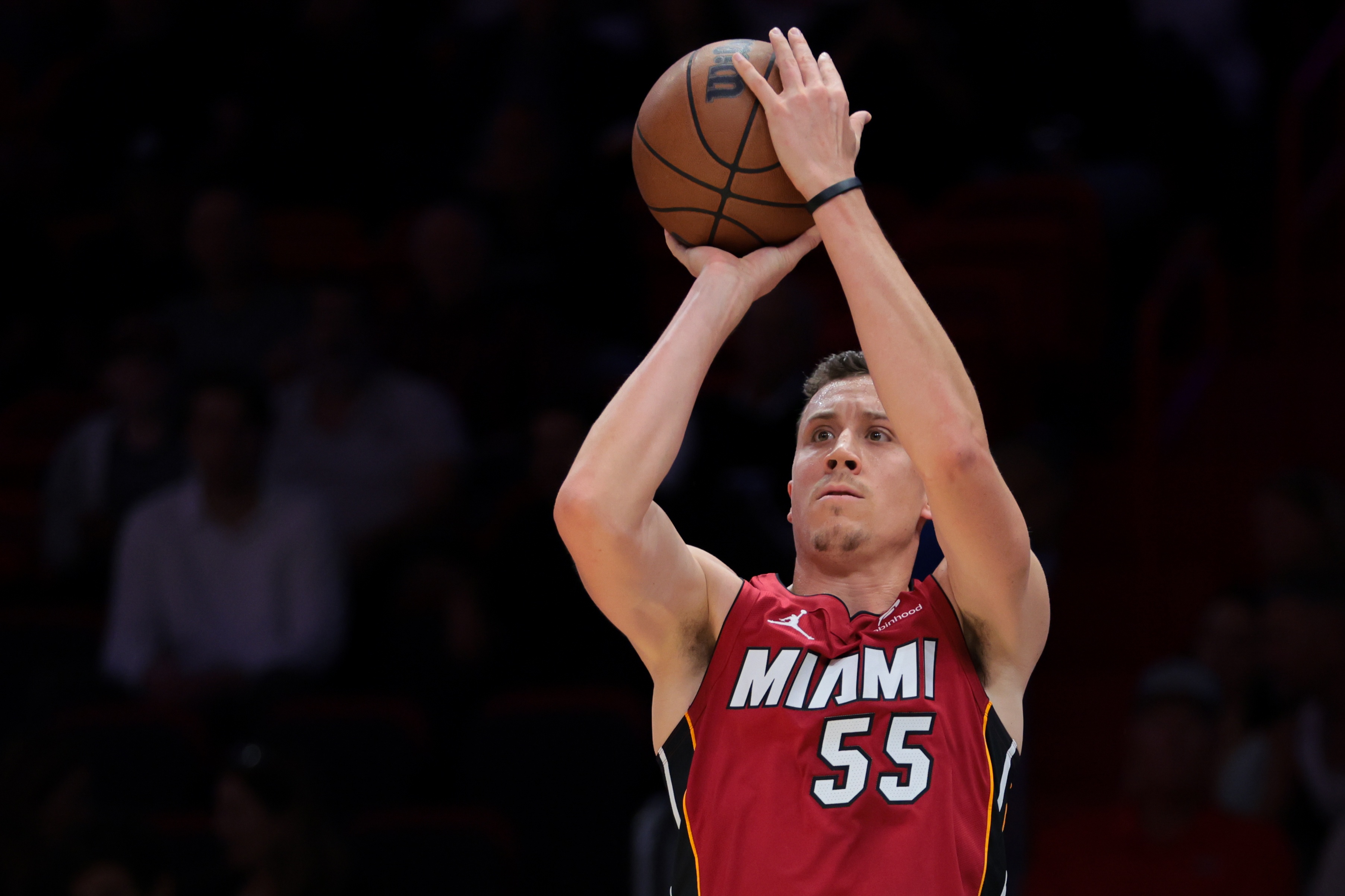  外線還是準(zhǔn)！鄧羅全場9次出手全部是三分 9投5中得15分1板1斷