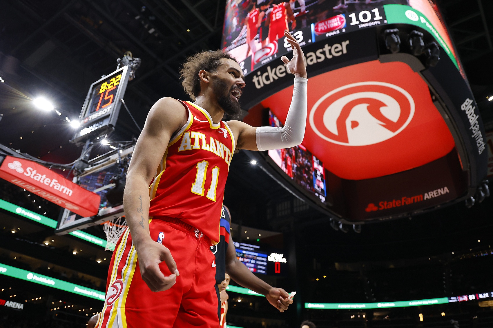  多軍用命！老鷹10人輪轉(zhuǎn)&9人得分入賬 7人得分上雙&特雷-楊34分！