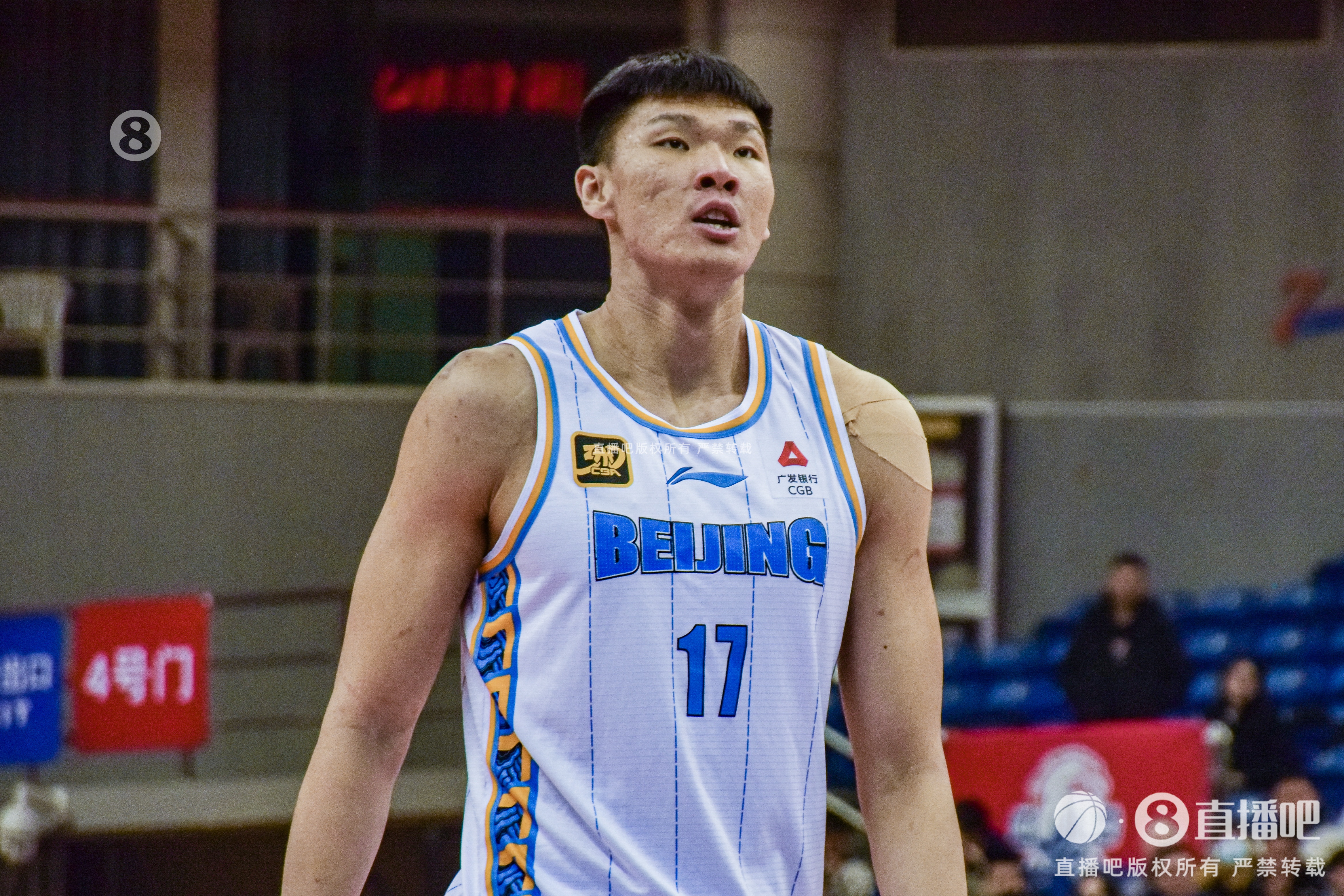  壓哨三分很亮眼！范子銘出戰(zhàn)28分鐘 13中6得到13分6板3助3斷2帽