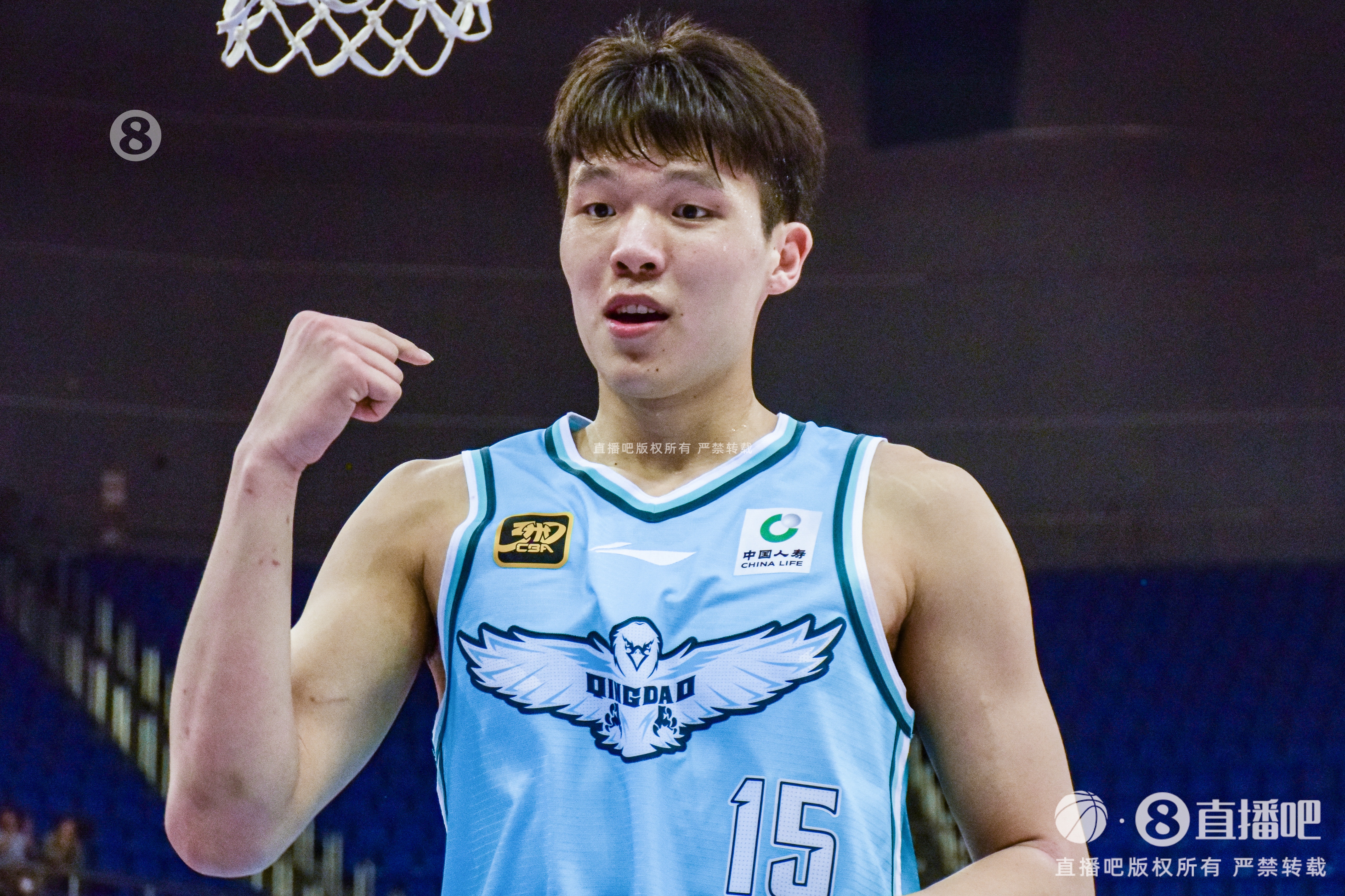  內(nèi)外驅(qū)動(dòng)！上半場(chǎng)楊瀚森13分6板 韋瑟斯龐17分2板2助1斷&8中6