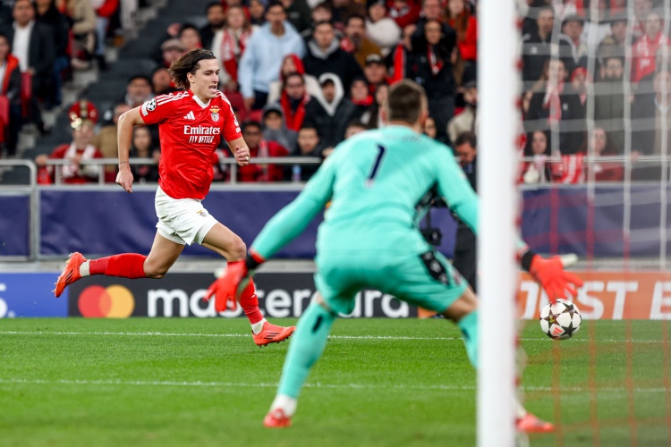  西媒：本菲卡對(duì)A費(fèi)要價(jià)5000萬(wàn)歐，曼聯(lián)有回購(gòu)條款但需球員同意