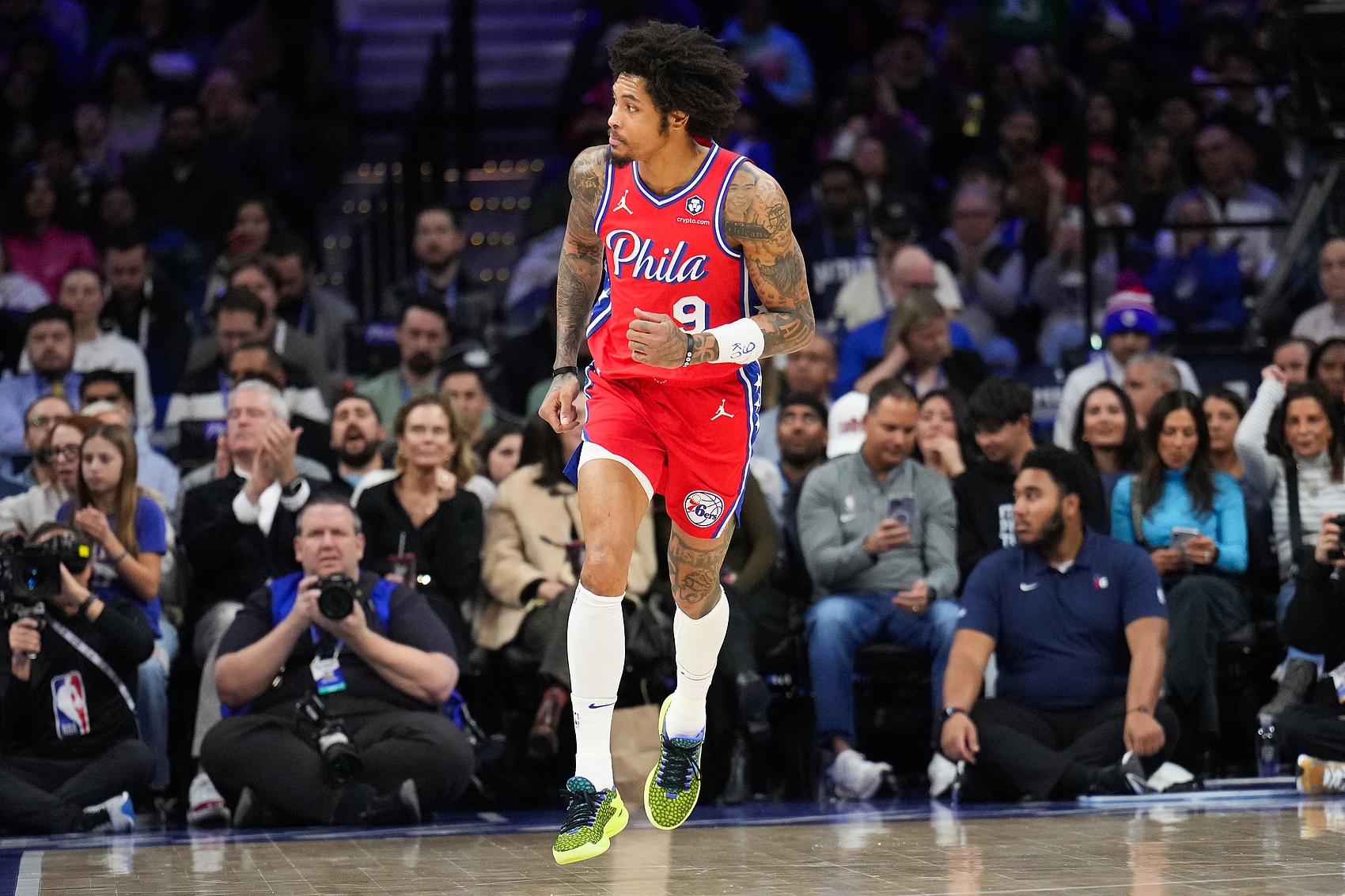  靠你倆了！烏布雷&格萊姆斯半場(chǎng)合計(jì)25分 全隊(duì)唯二上雙