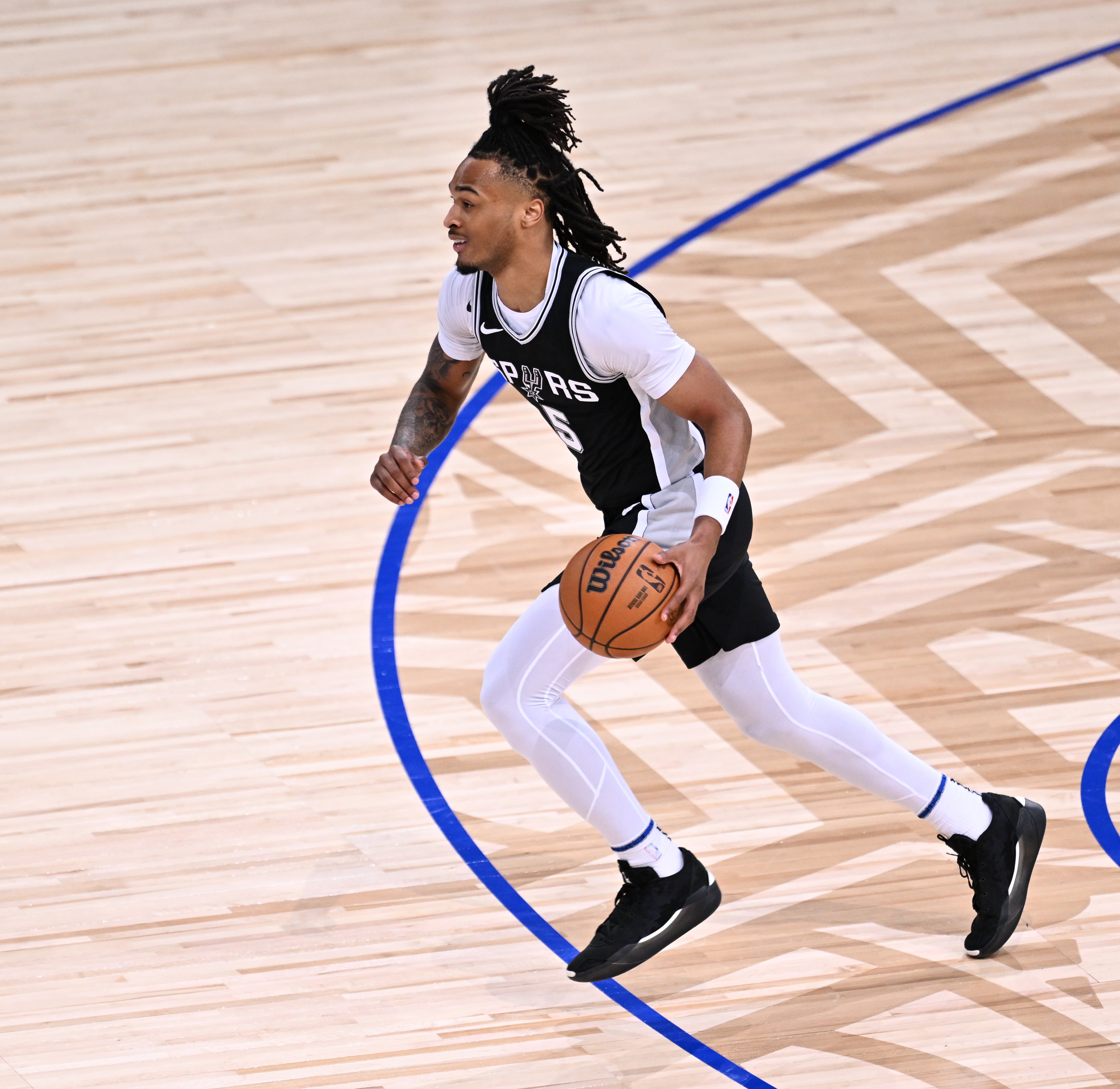  還是有活力！卡斯?fàn)?.9秒反擊騎馬射箭壓哨中投 首節(jié)貢獻(xiàn)9分2板