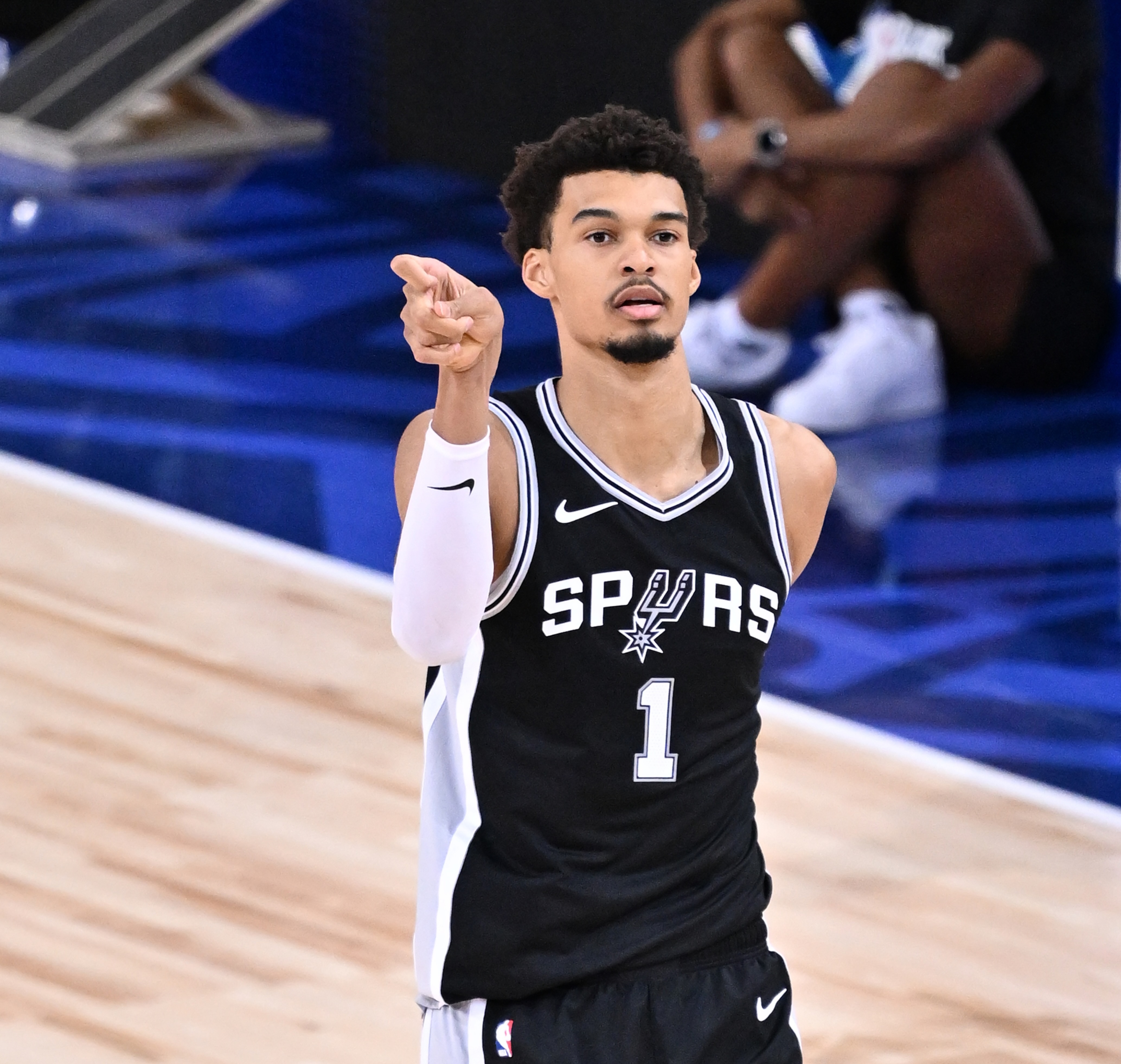  福克斯：我讓文班最后別傳&去攻擊籃筐 他關鍵罰球絕殺了