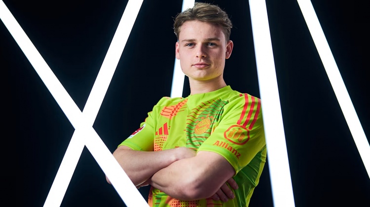  烏爾比希：祝諾伊爾早日康復(fù)，很高興能迎來(lái)歐冠個(gè)人首秀