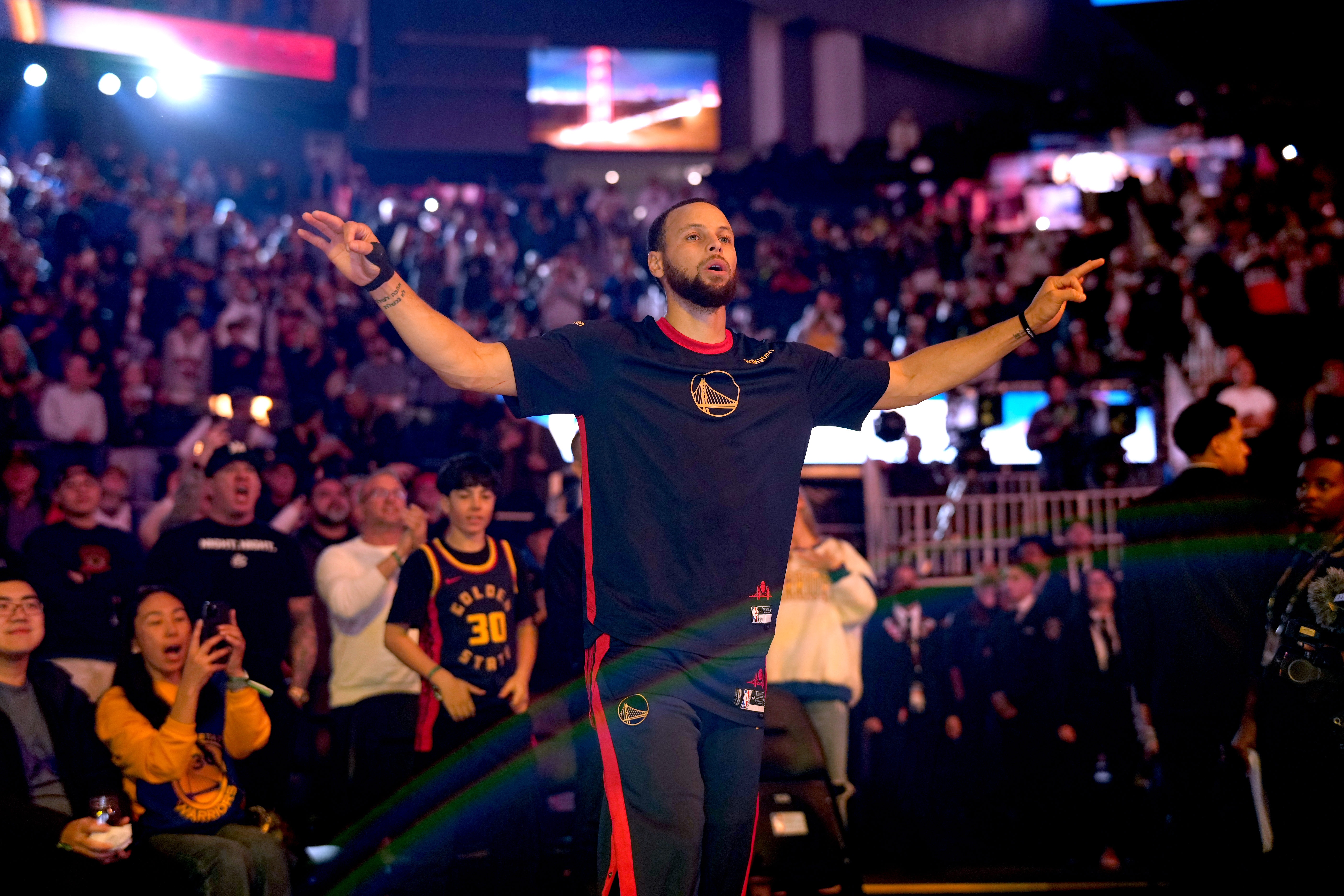  庫里：中場時(shí)和巴特勒互發(fā)了短信 希望他充滿動(dòng)力&全身心投入