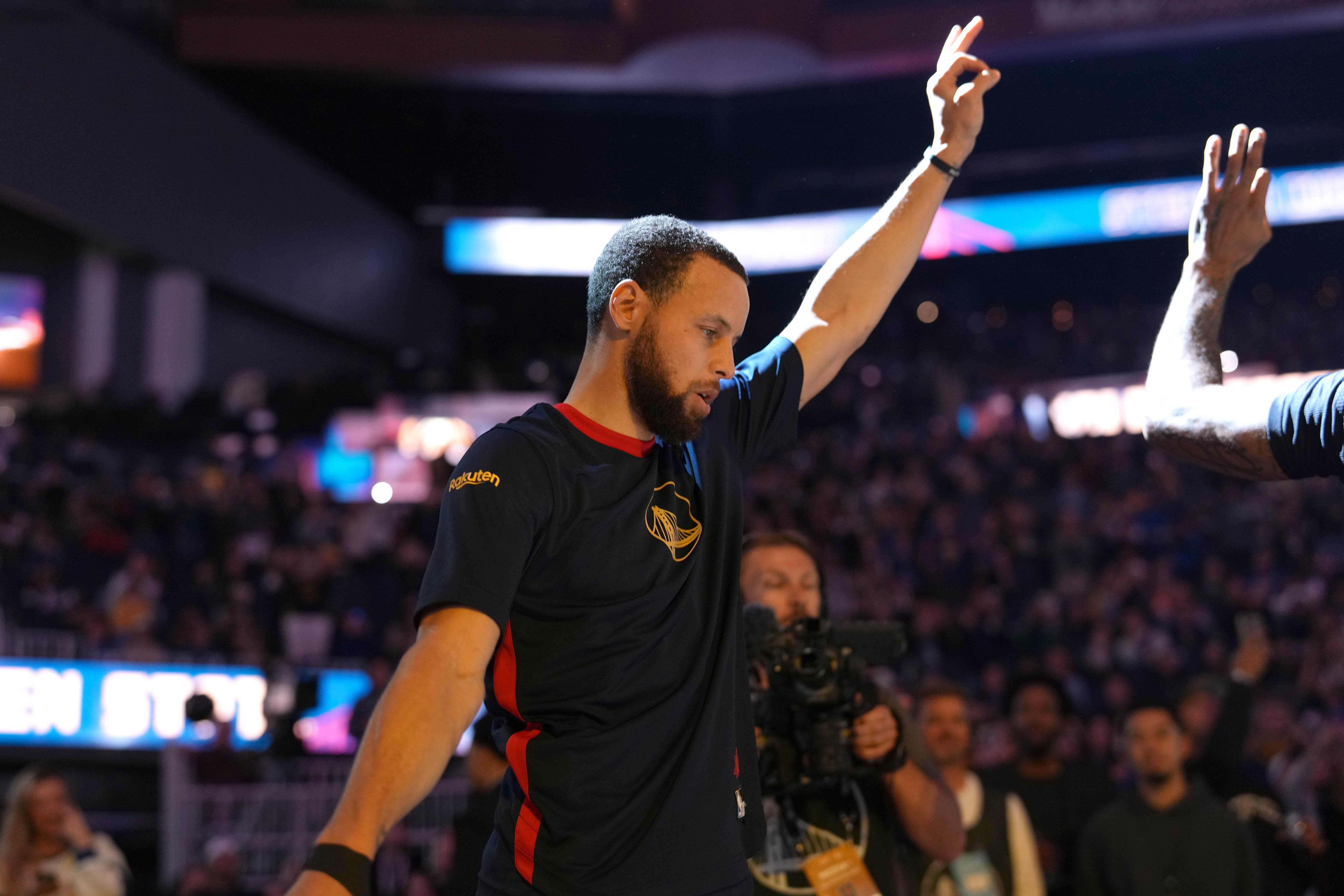  4000記三分就在下一場(chǎng)！庫(kù)里能將紀(jì)錄拔高到什么位置？39%5000記