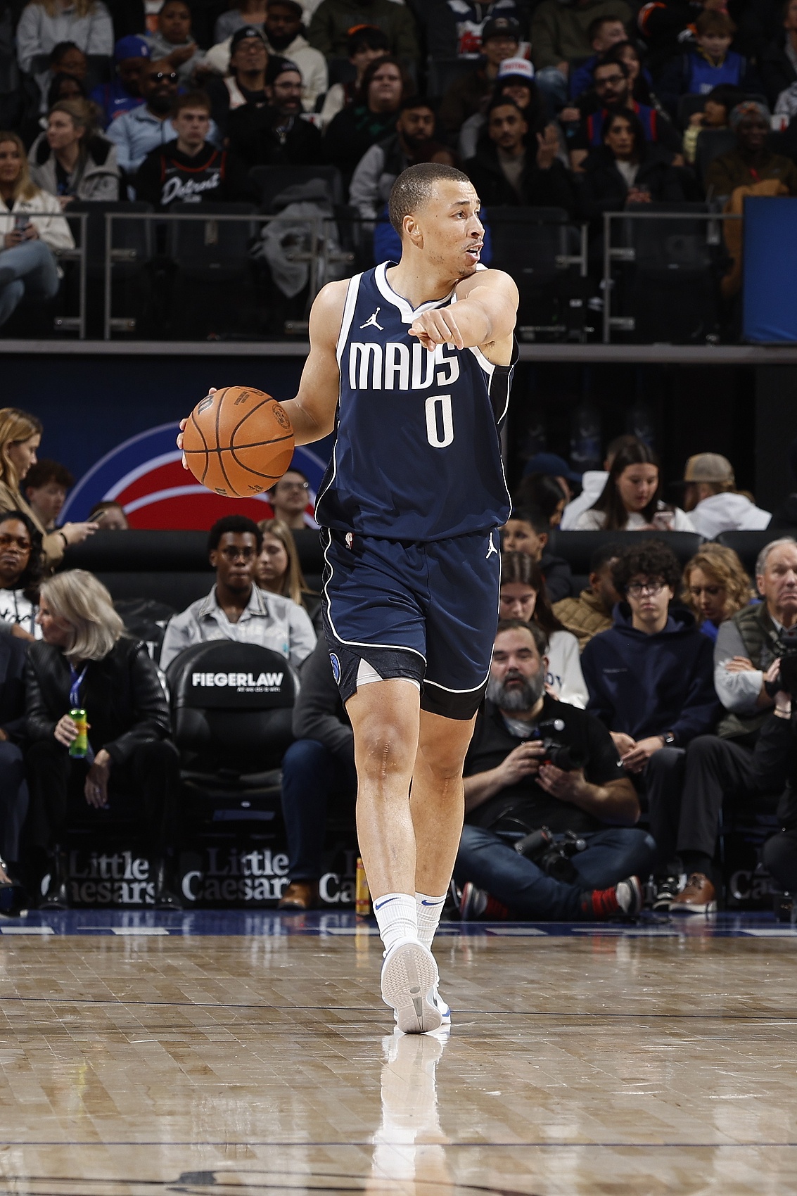  殺瘋了！?？怂_姆13中11砍27分 兩度單節(jié)上雙&末節(jié)10分