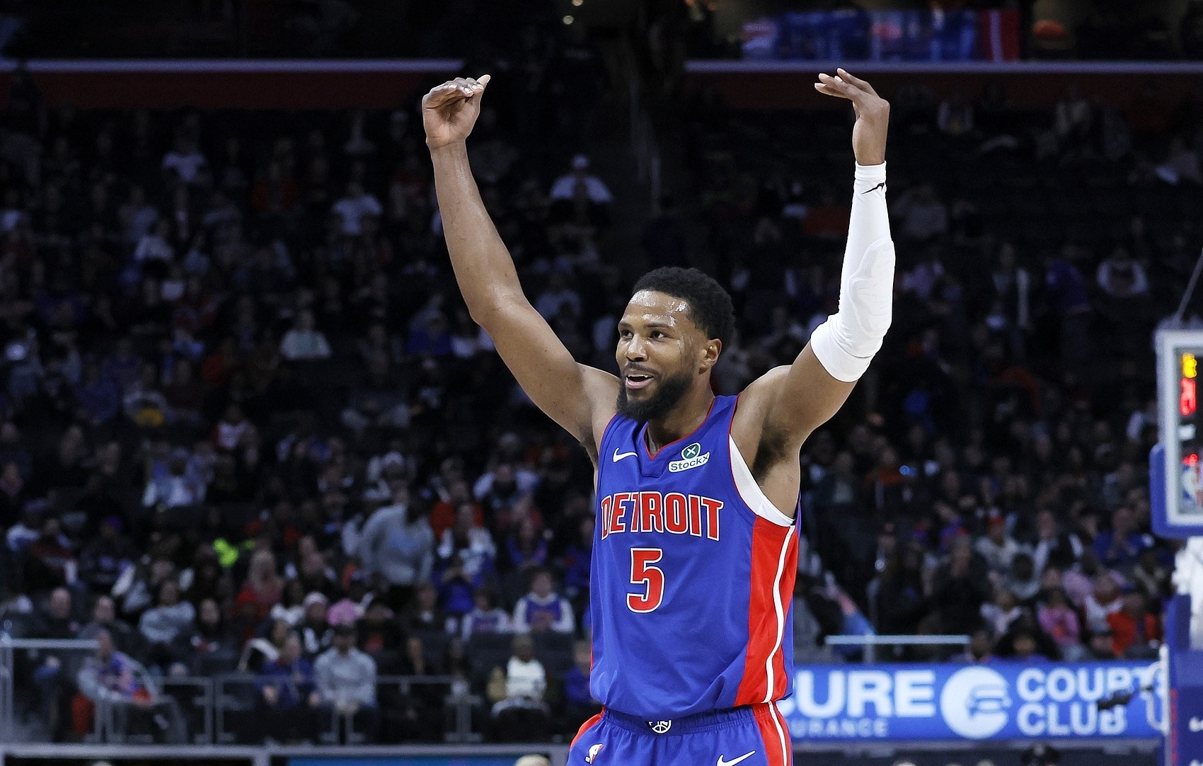  有準(zhǔn)頭！比斯利10投5中&三分6中4 攻下14分4板2助