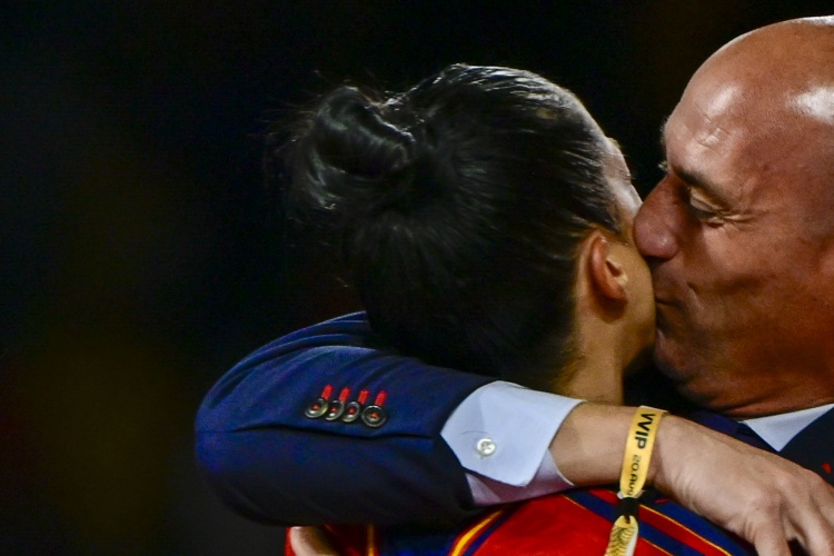  埃爾莫索控訴被盧比亞萊斯強吻：從未同意過！玷污我最快樂的時刻