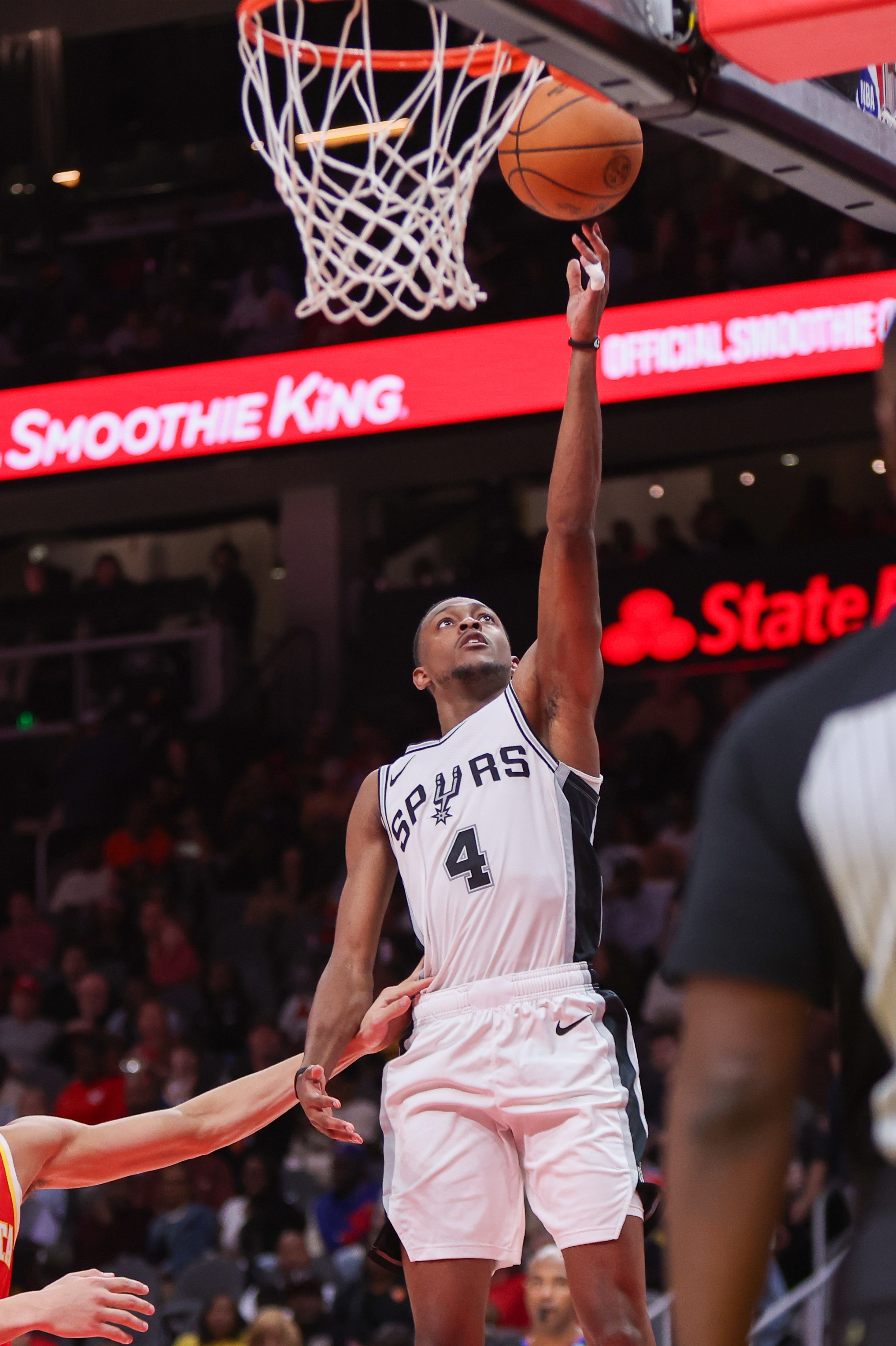  KG談福克斯：現(xiàn)在這么多人能指定下家？10年前同區(qū)球隊(duì)間不會(huì)交易