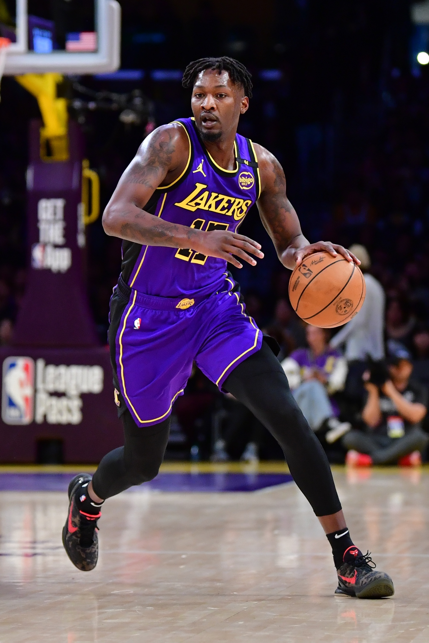  防守真的猛！芬尼-史密斯8中3得7分3板6助1帽 超級(jí)大帽提士氣