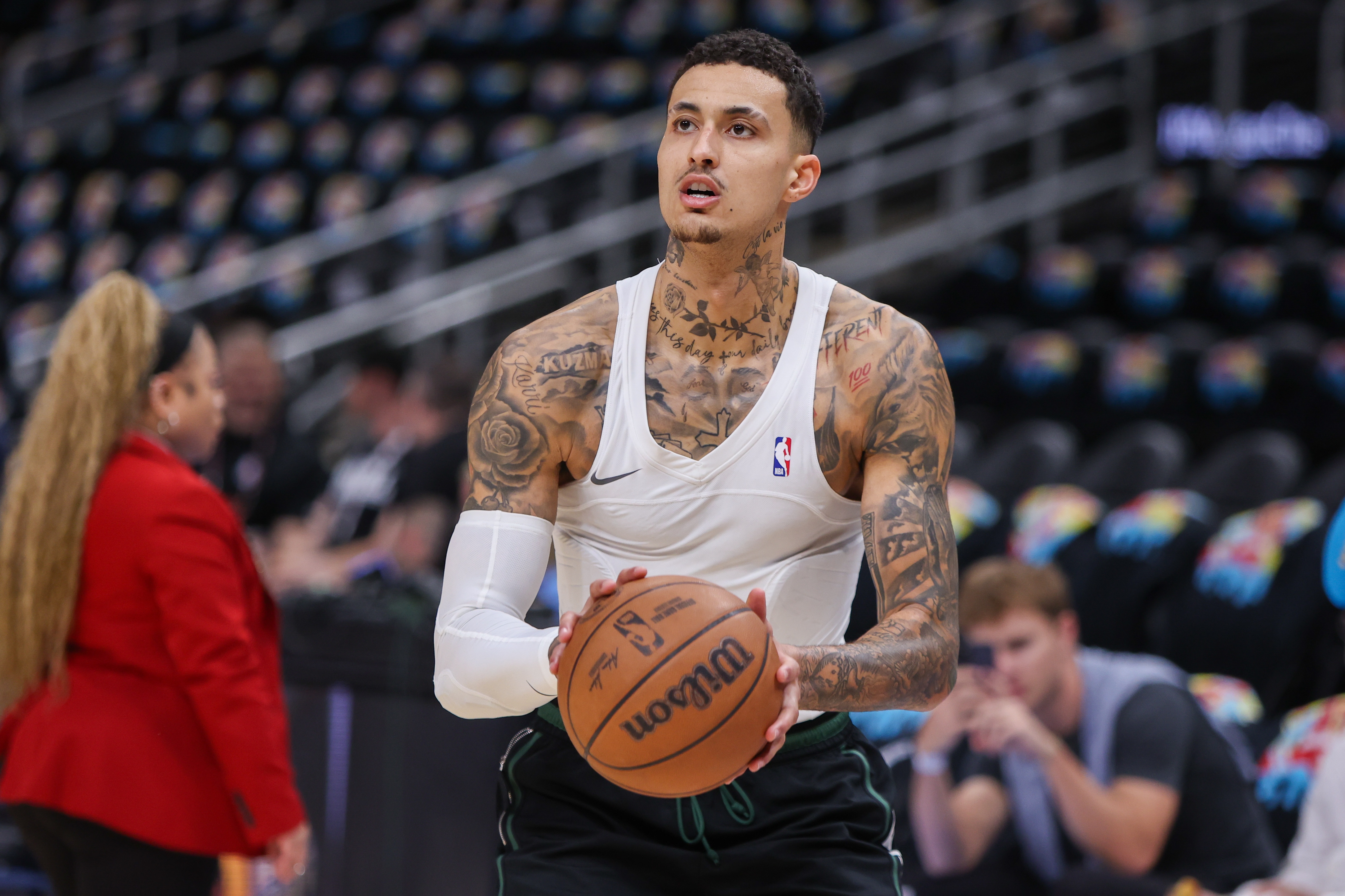  首秀可以！庫(kù)茲馬半場(chǎng)9中4&3記三分拿到12分3板1助