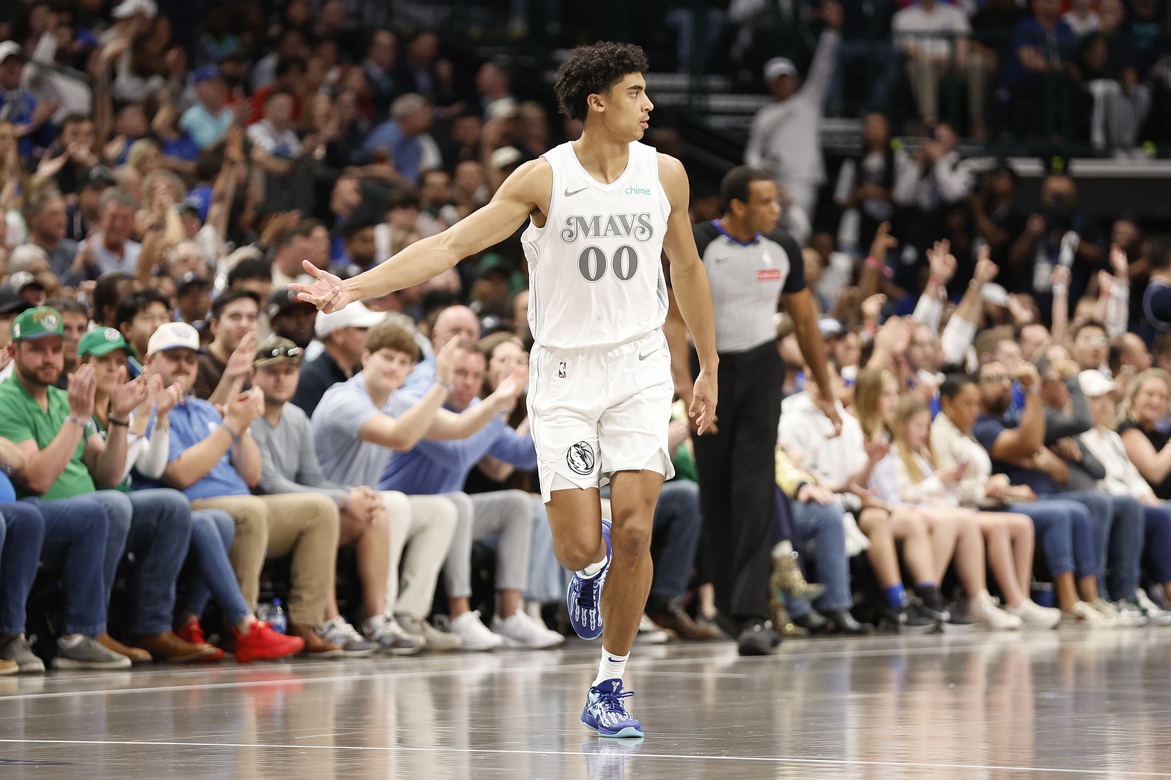  年薪800萬(wàn)！克里斯蒂在獨(dú)行俠場(chǎng)均17.1分5板3.3助 命中率52%