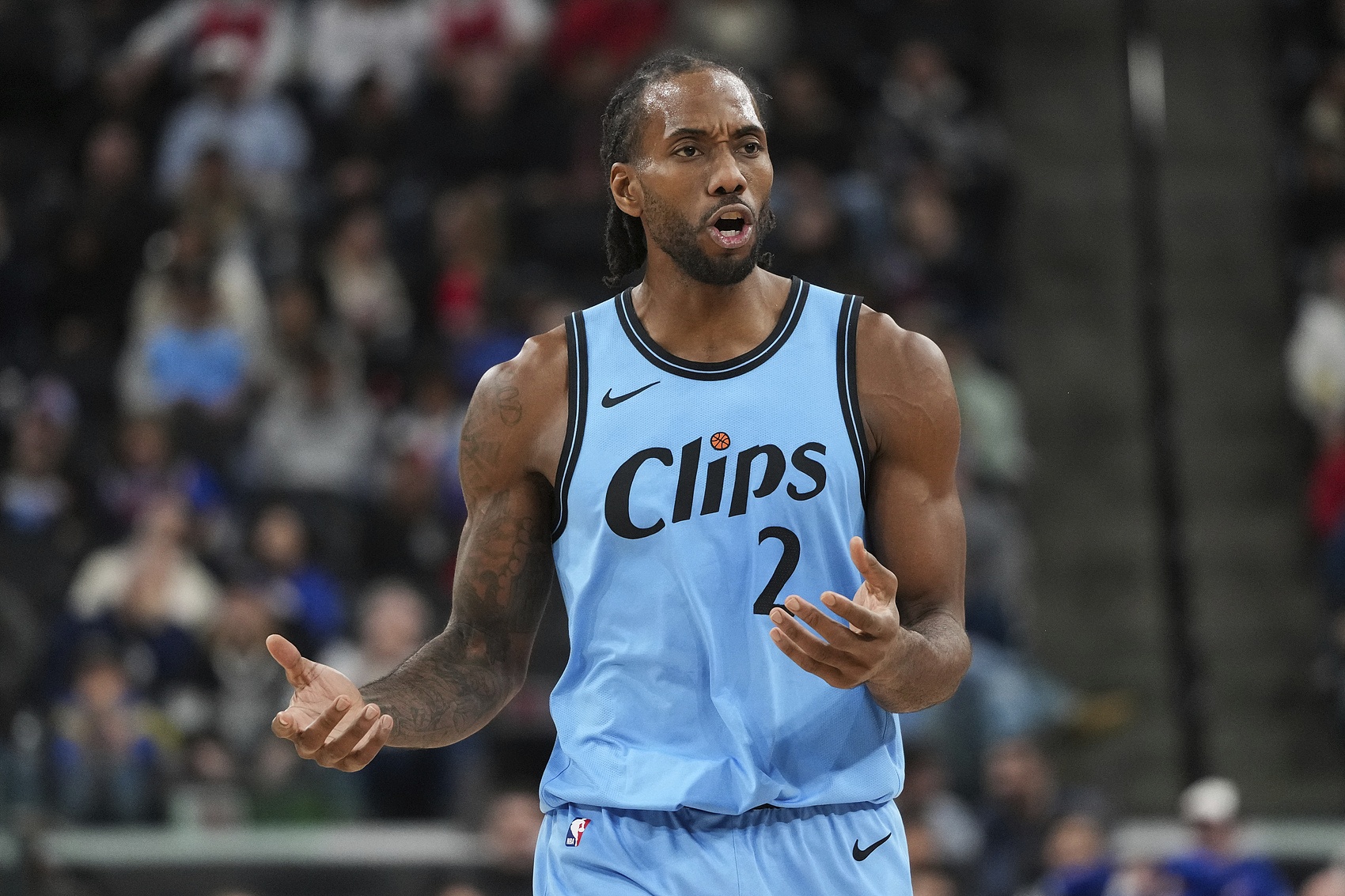  出手創(chuàng)個(gè)人賽季新高！萊昂納德22中9&三分8中4 拿到25分4板4助2斷