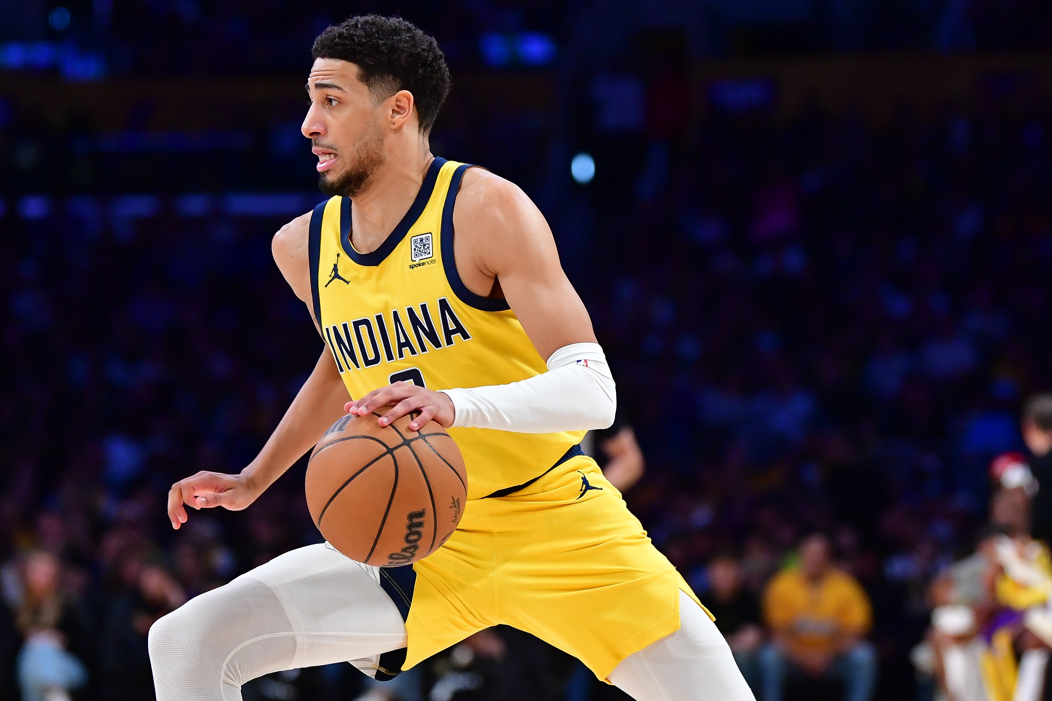  得分助攻一肩挑！哈利伯頓17中9拿到22分5板9助 正負(fù)值+8