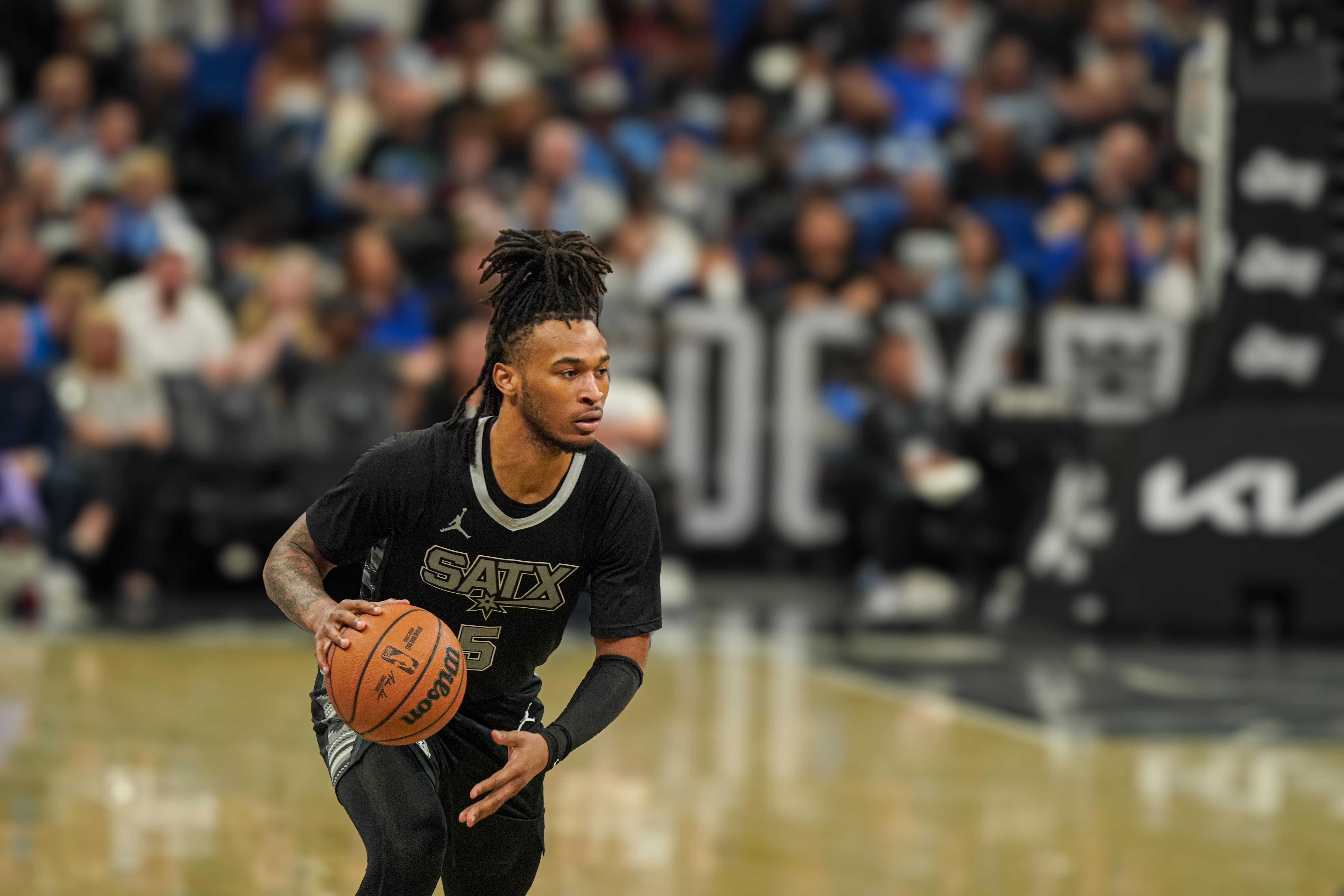  替補雙槍！索漢&卡斯?fàn)柡嫌?6中13 合砍30分6籃板5助攻6搶斷