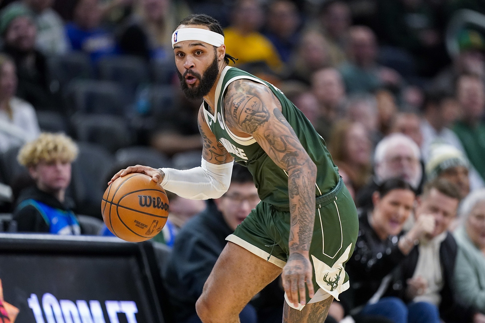  替補(bǔ)差距明顯！湖人替補(bǔ)共得13分 而雄鹿多達(dá)33分