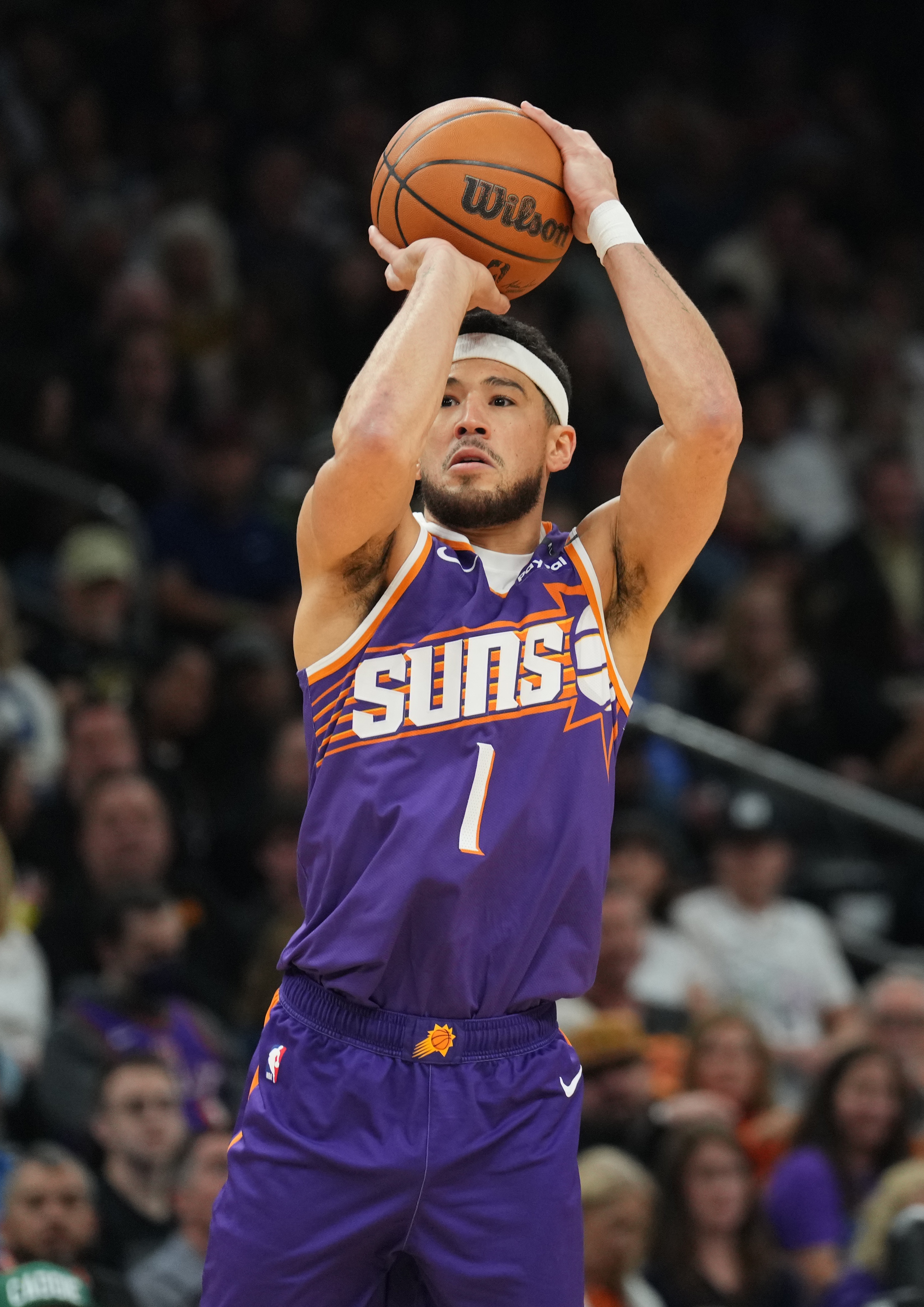  主攻組織！布克11中6得17分5板 8助攻全隊(duì)最高但兩罰全鐵險(xiǎn)成罪人