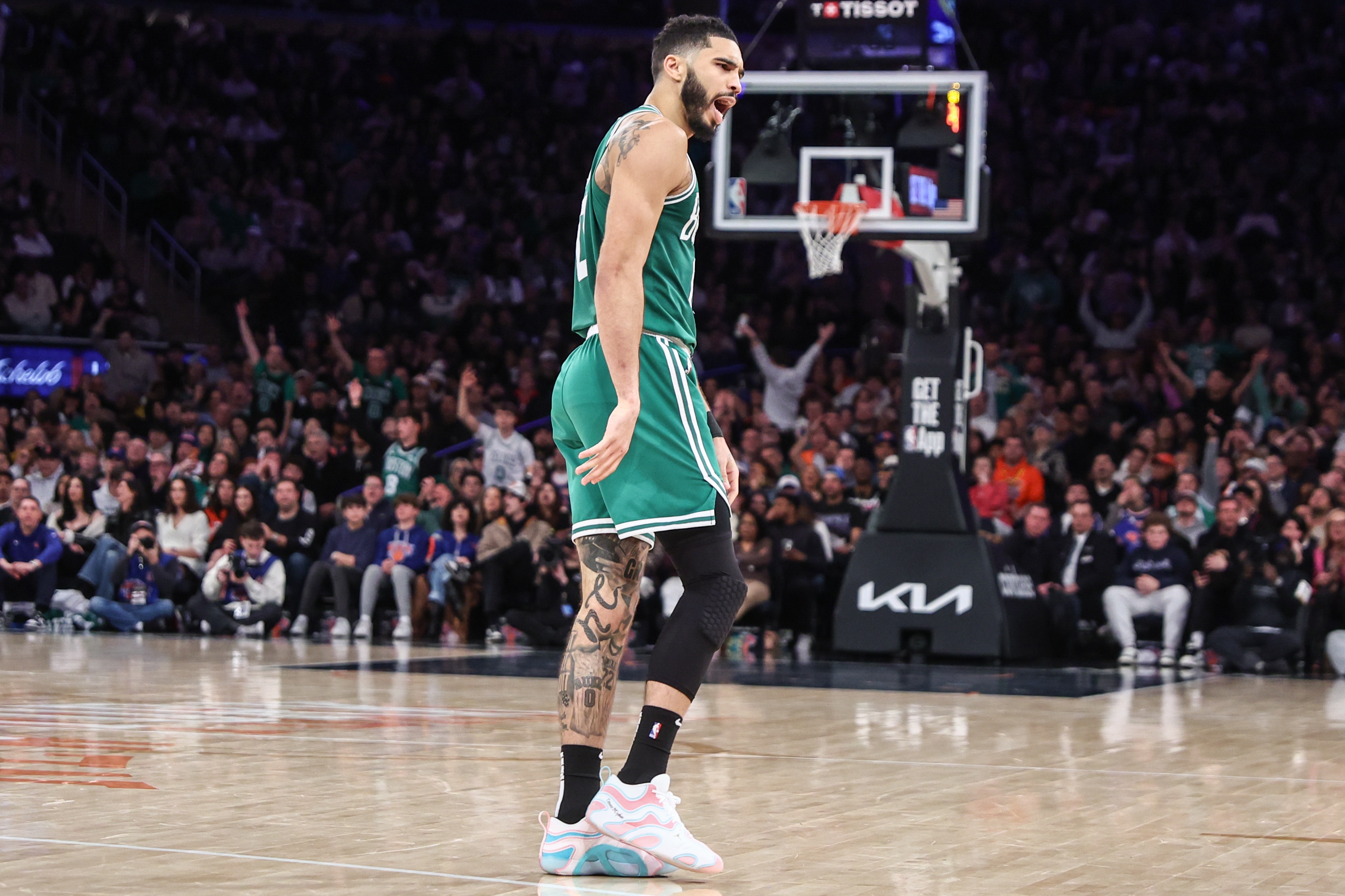  高效全面！塔圖姆半場(chǎng)14中8爆砍21分8板4助 正負(fù)值+20