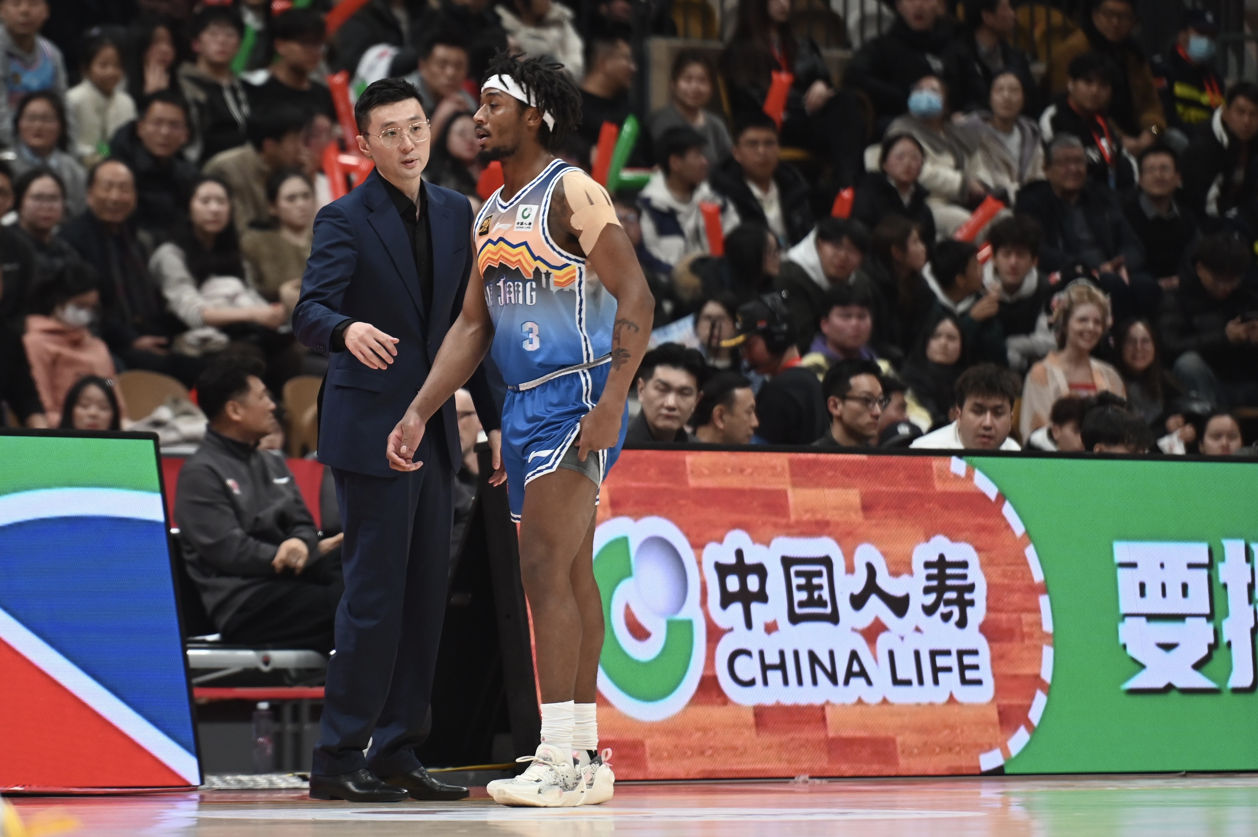  仍是4外援配置！新疆取消黑根斯的注冊 并重新注冊回皮特森