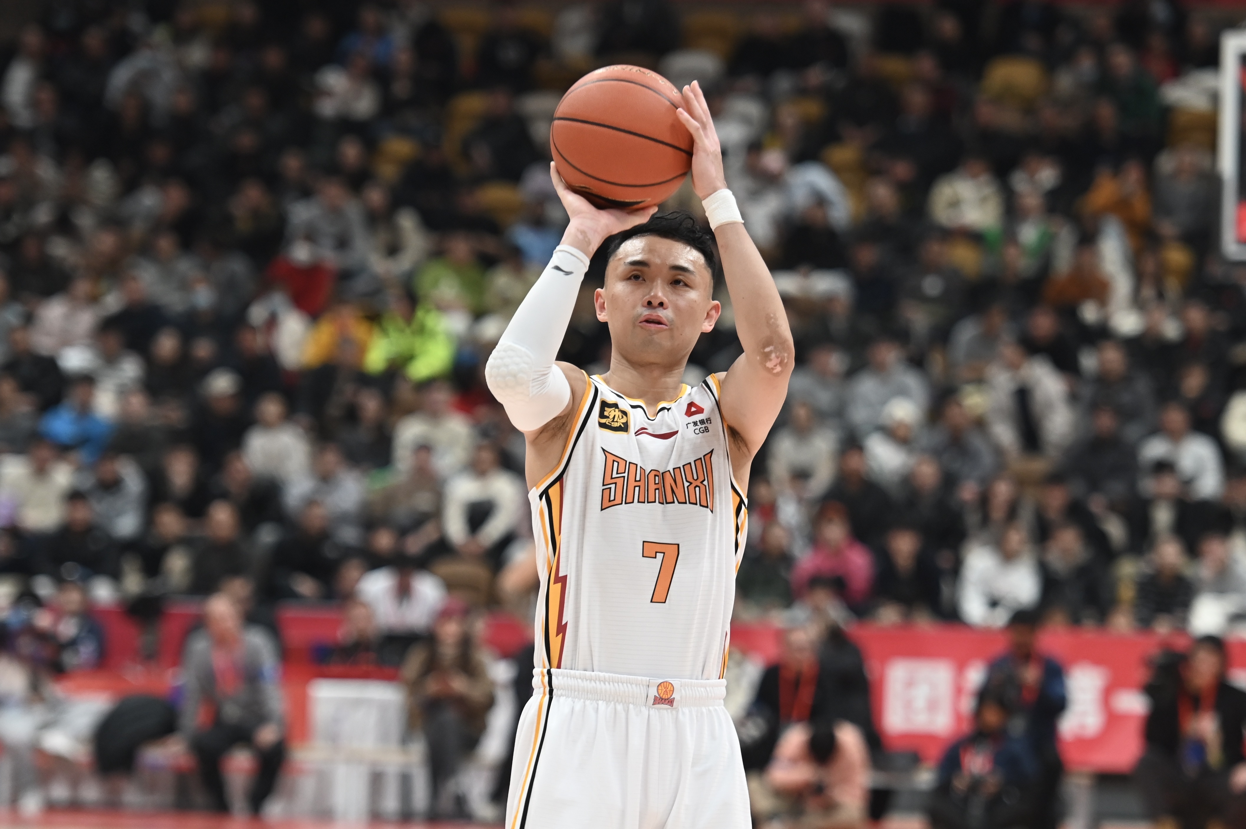  射手本色！原帥上半場三分5中3得到10分2板2助 還貢獻(xiàn)極限3+1