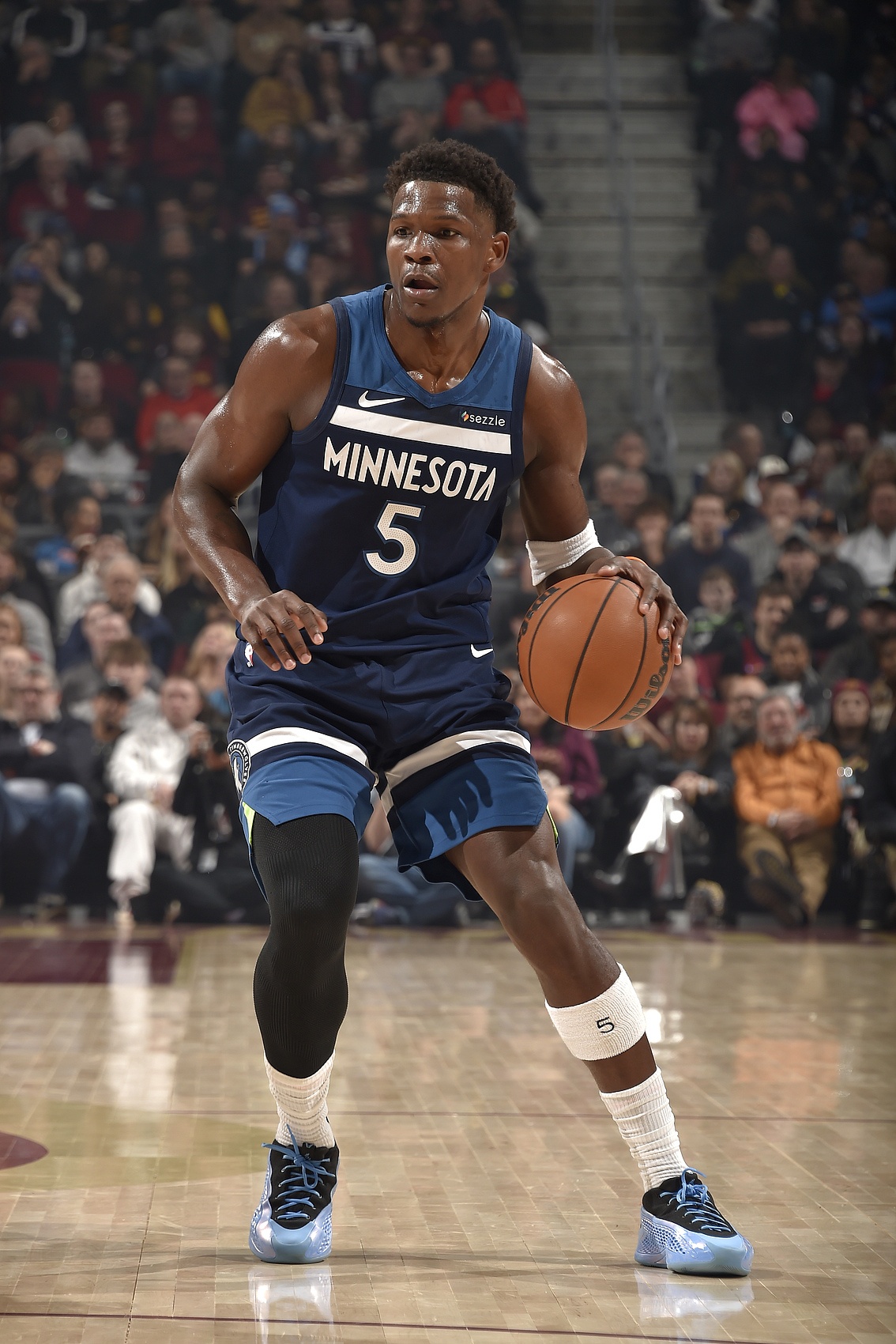  沒得狀態(tài)！愛德華茲連續(xù)打鐵 打滿首節(jié)7中1&三分4中0僅拿2分