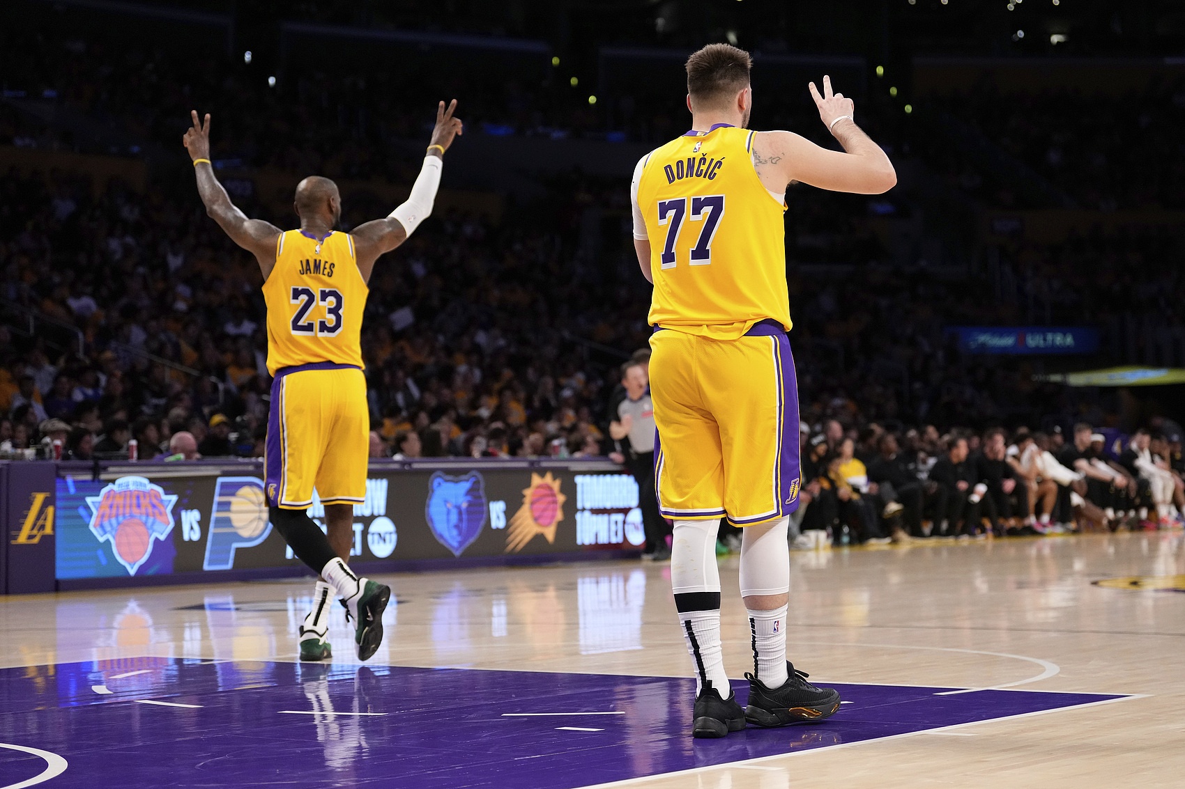  對(duì)陣黃蜂！湖人今日首發(fā)：東契奇、里夫斯、八村塁、詹姆斯、海斯