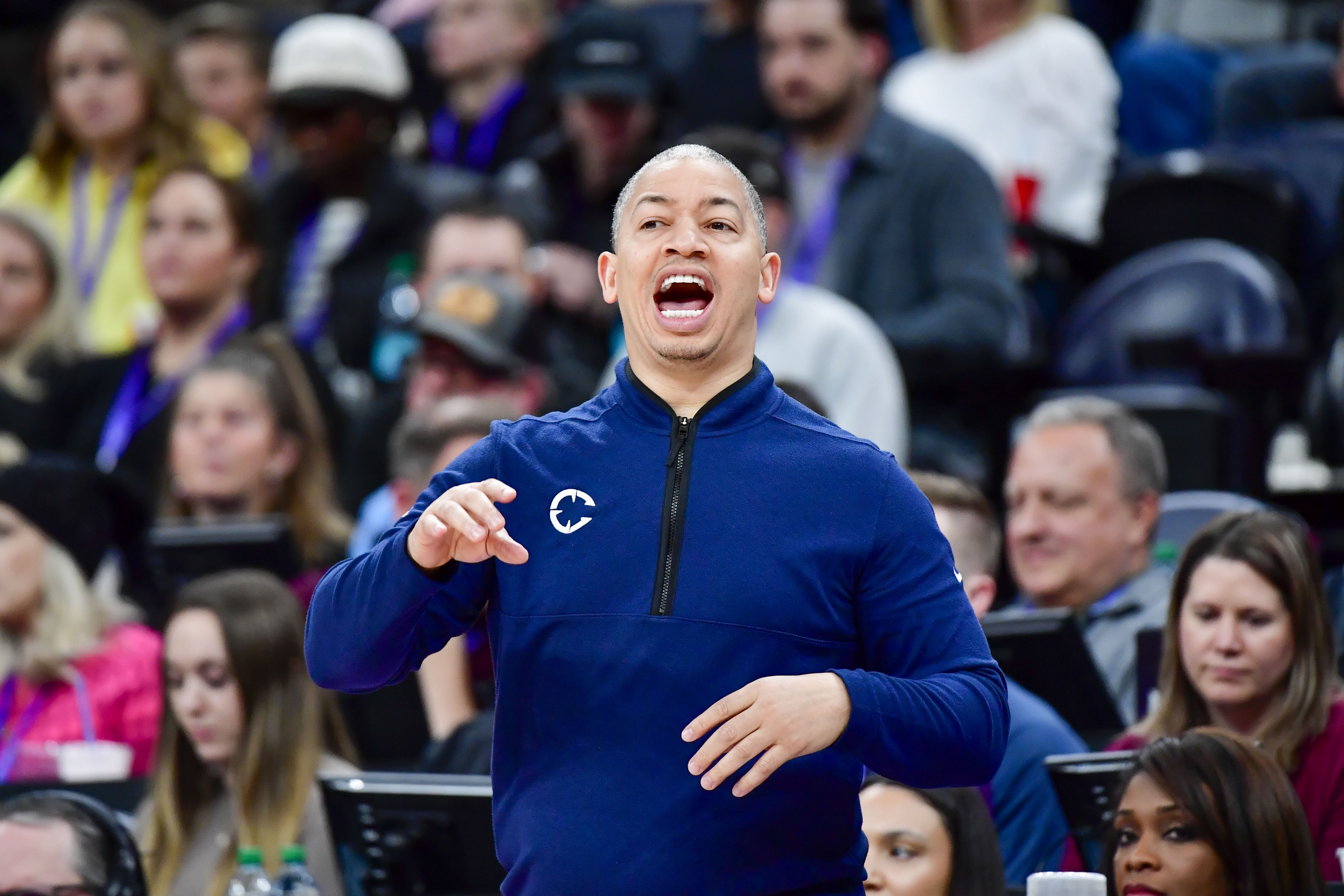  此前因背疼缺席3場(chǎng)！船記：主帥泰倫-盧將會(huì)在今天比賽中復(fù)出！