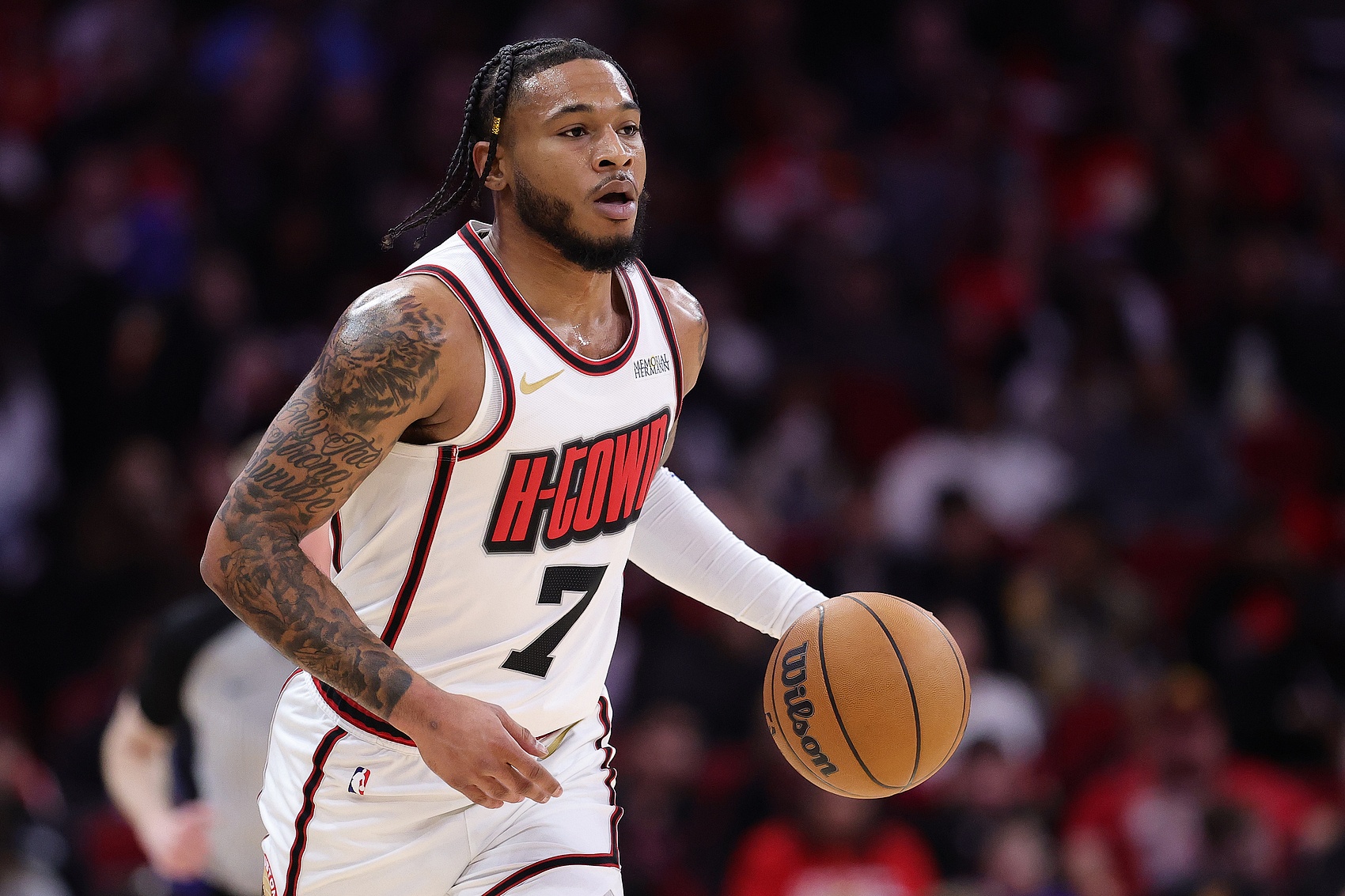  拿球就是干！惠特摩爾半場(chǎng)11中5拿到10分6板1斷2帽 其中4前場(chǎng)板