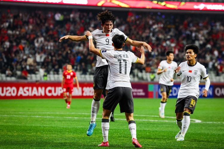  對(duì)沙特如何排首發(fā)？若國(guó)足補(bǔ)招塞鳥(niǎo)，再配上18歲爆破手王鈺棟