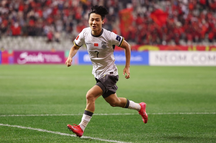  媒體人：朱鵬宇、毛偉杰踢中甲時我就夸了，中國足球需偶像球星