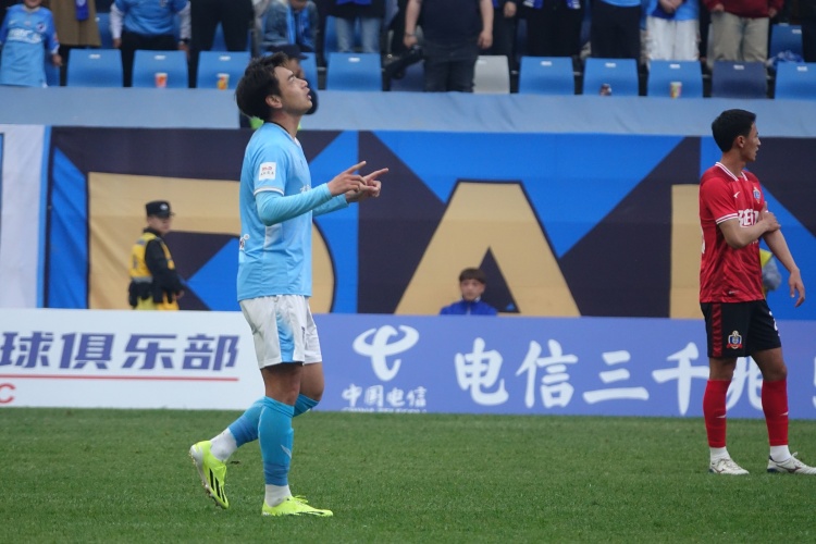  記者：大連英博與32歲趙學斌續(xù)約，他新賽季將改穿8號