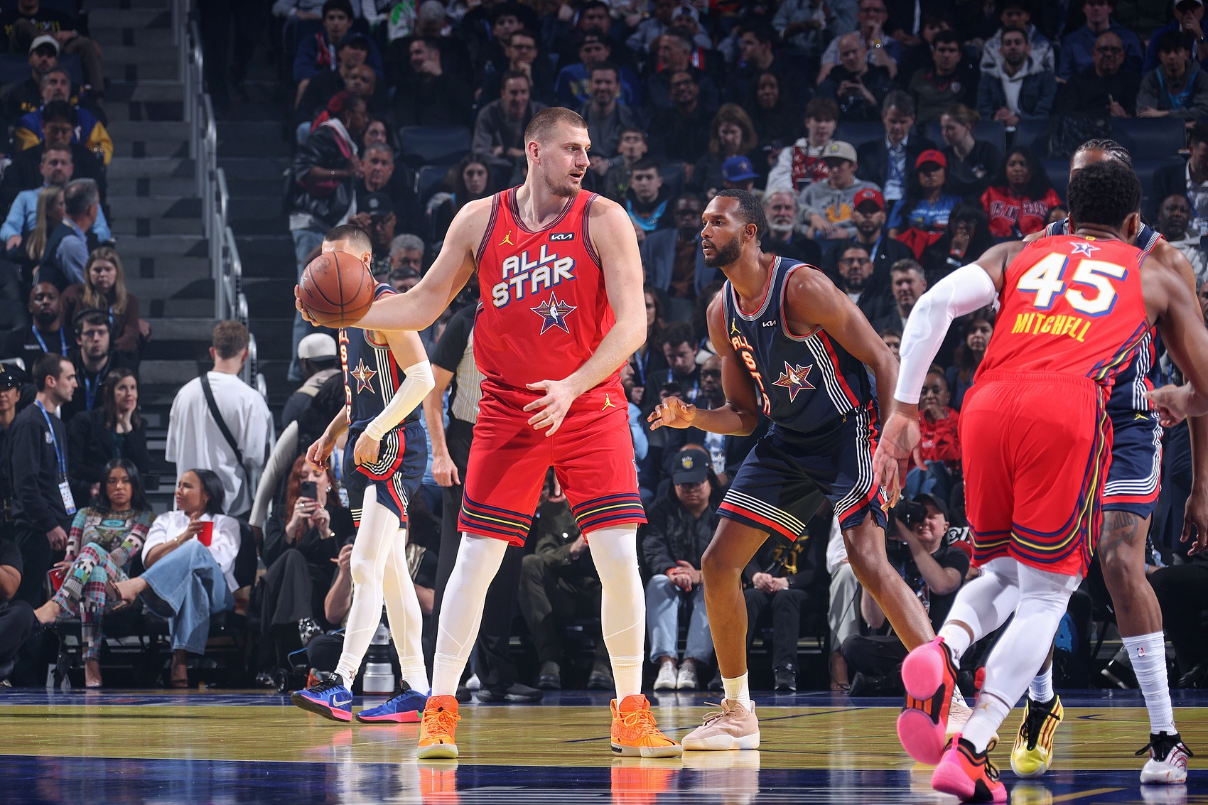  突出一個(gè)流暢！巴克利隊(duì)41-32勝肯尼隊(duì) 兩隊(duì)全場一個(gè)罰球都沒有~