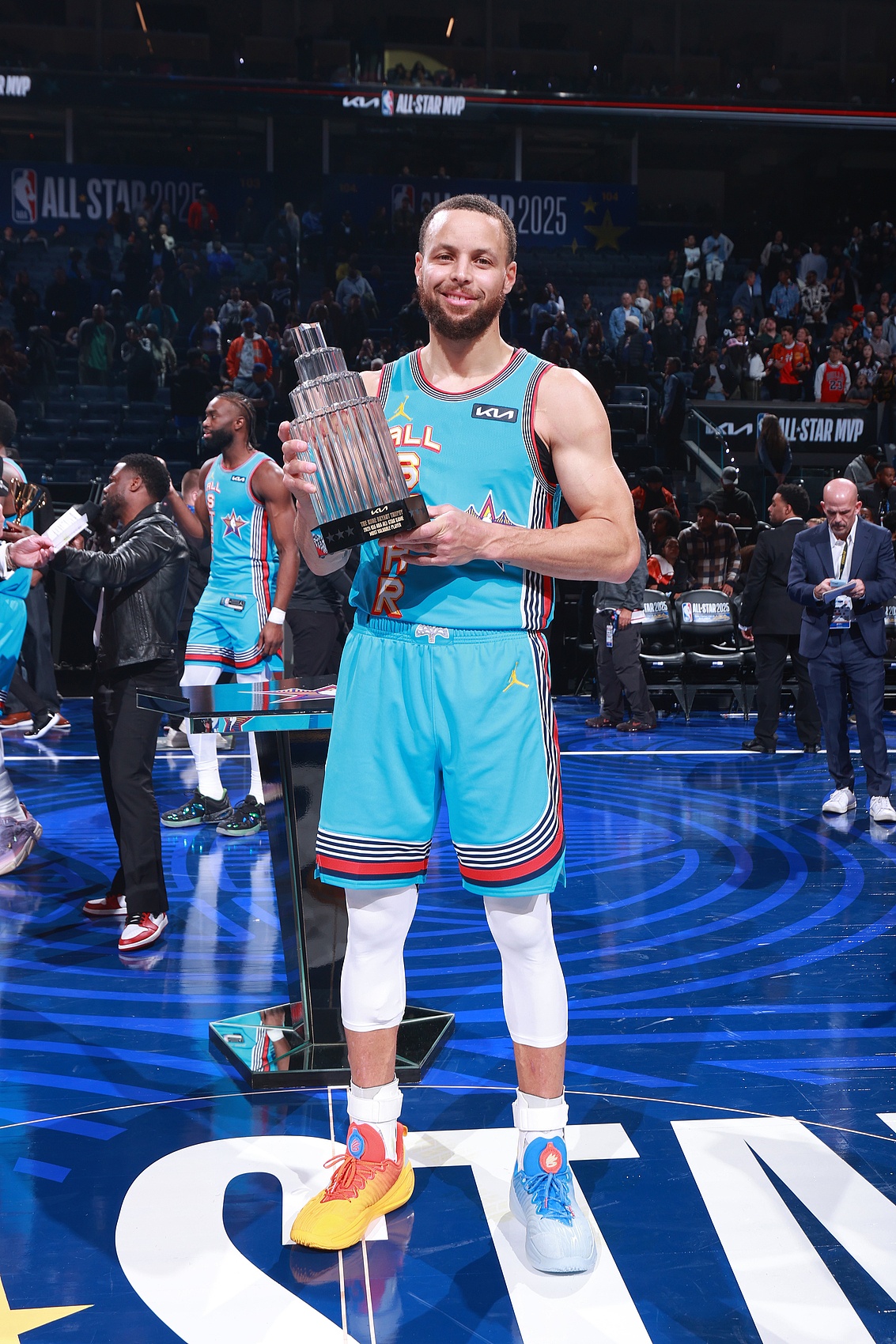  利拉德：比賽中我確認(rèn)庫里會(huì)得到MVP 你得看觀眾什么時(shí)候呼聲最大