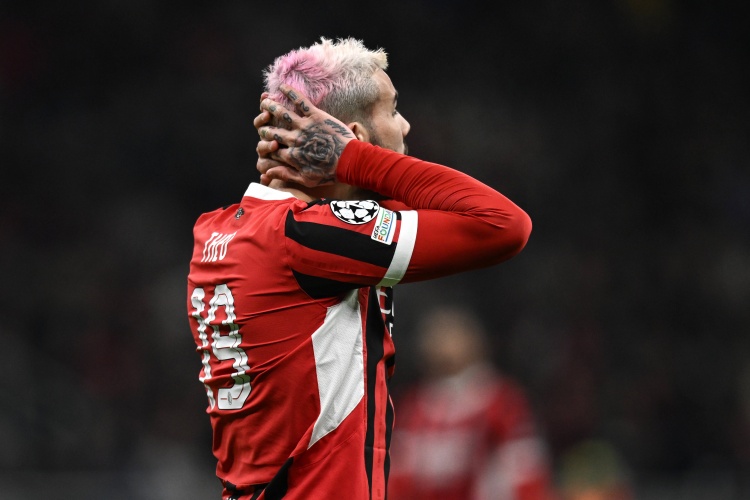  記者批評(píng)特奧：本場(chǎng)比賽前他就有很多問(wèn)題，米蘭不該再讓他效力