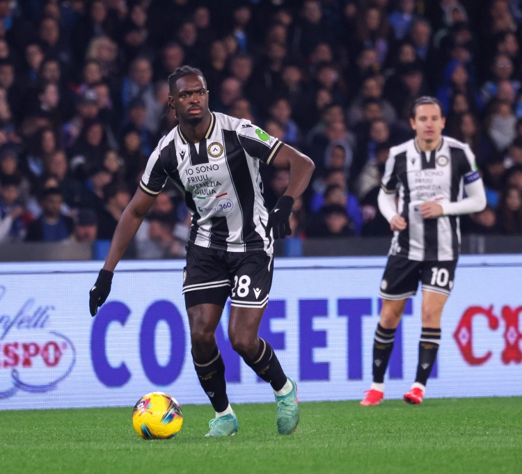  斯基拉：國(guó)米、那不勒斯等隊(duì)關(guān)注烏迪內(nèi)斯25歲中衛(wèi)索萊