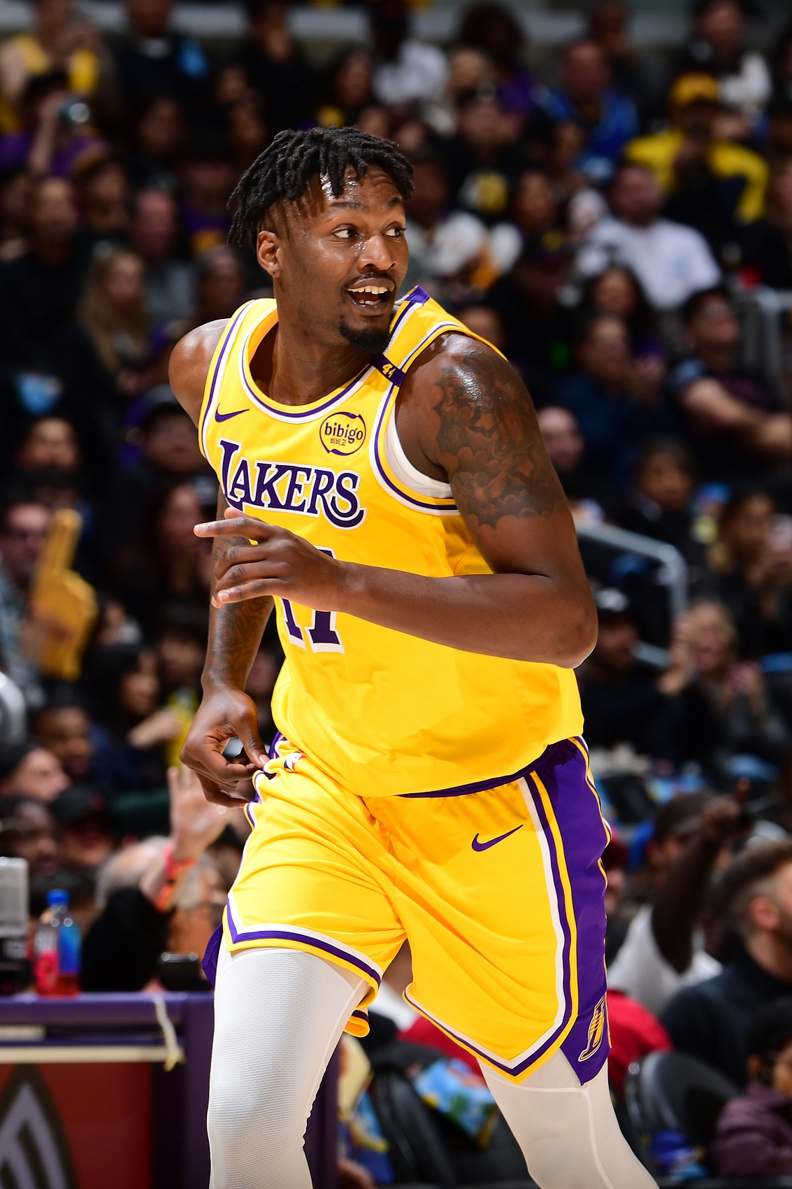  關(guān)鍵籃板！芬尼-史密斯9中4得11分4板1斷 空籃不中有點(diǎn)搞了