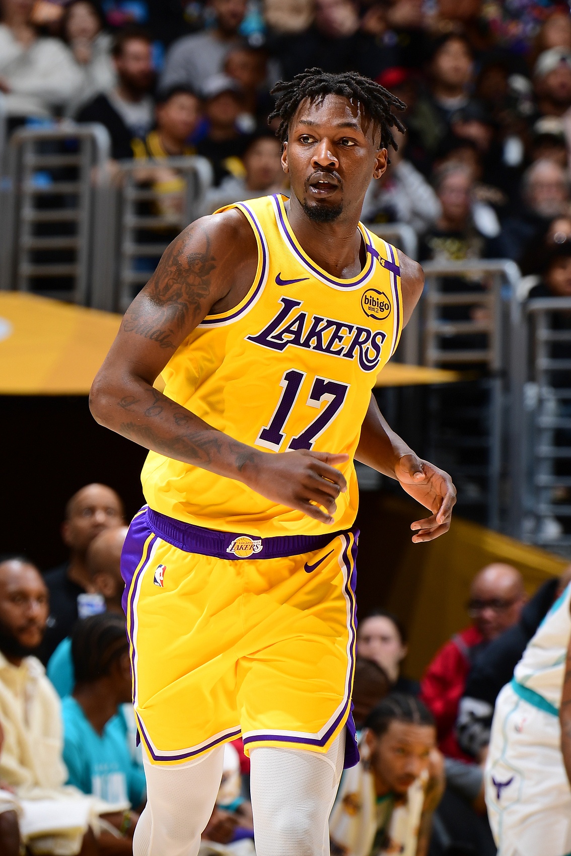  就是很穩(wěn)！芬尼-史密斯三分6中4得12分5板3助 前場(chǎng)籃板有4個(gè)