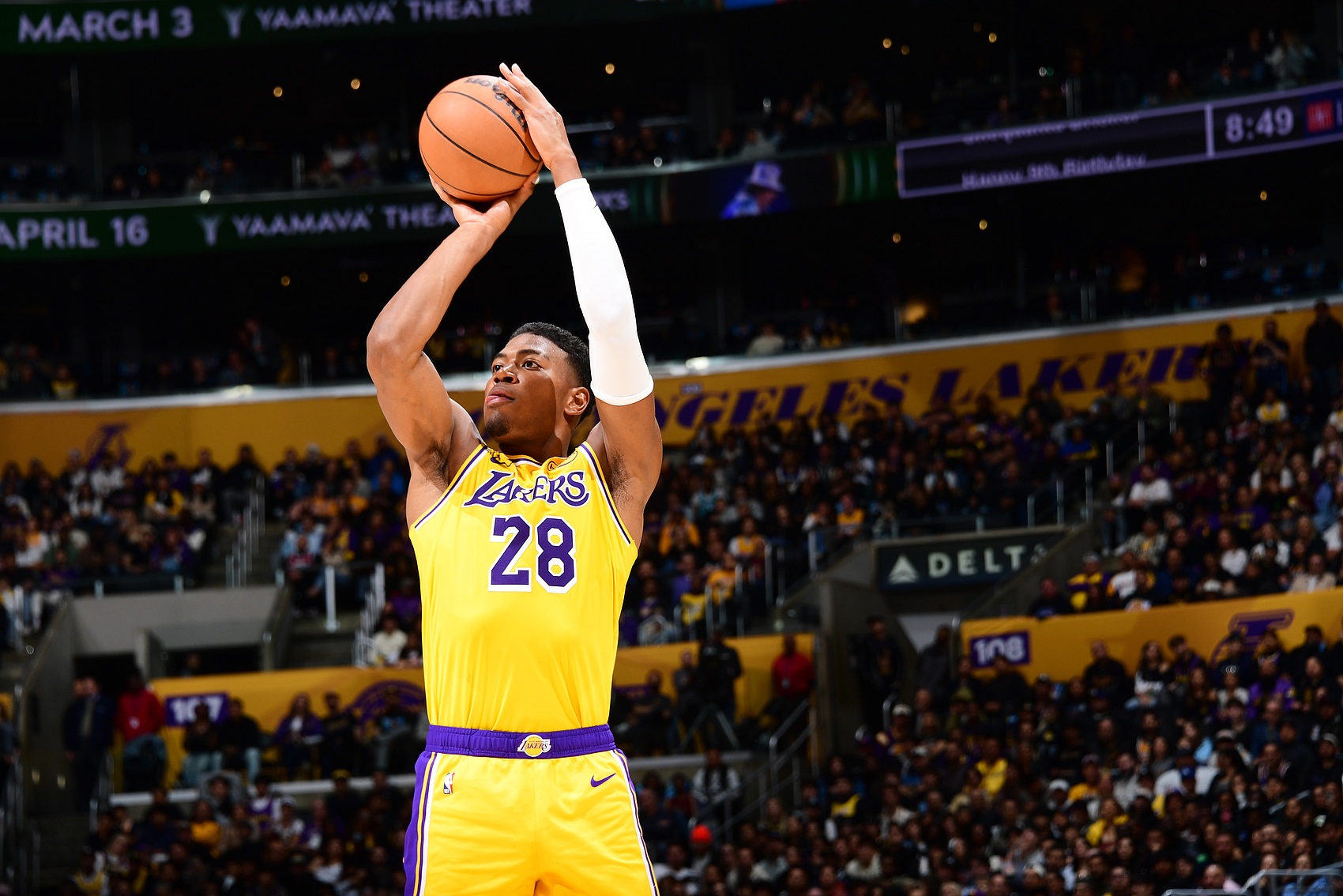  八村塁：我們?cè)诜朗囟俗龅孟喈?dāng)出色 這是我們能拿下比賽的關(guān)鍵