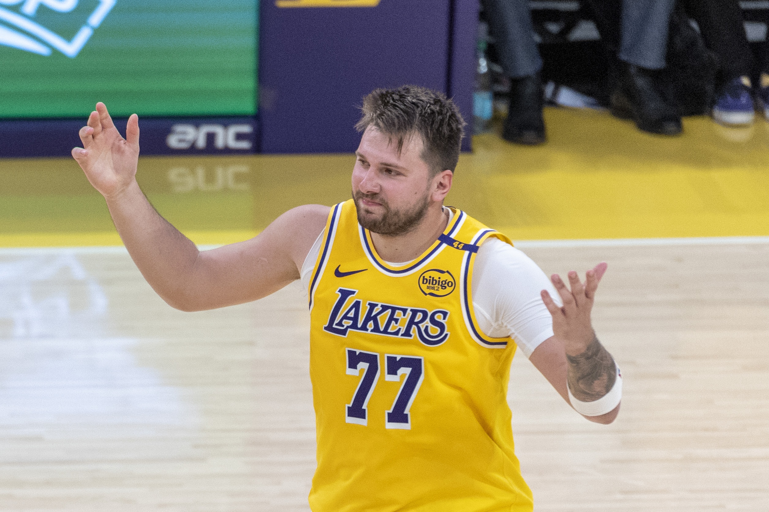  影響力可見一斑！東契奇首節(jié)末下場后湖人被打一波9-3