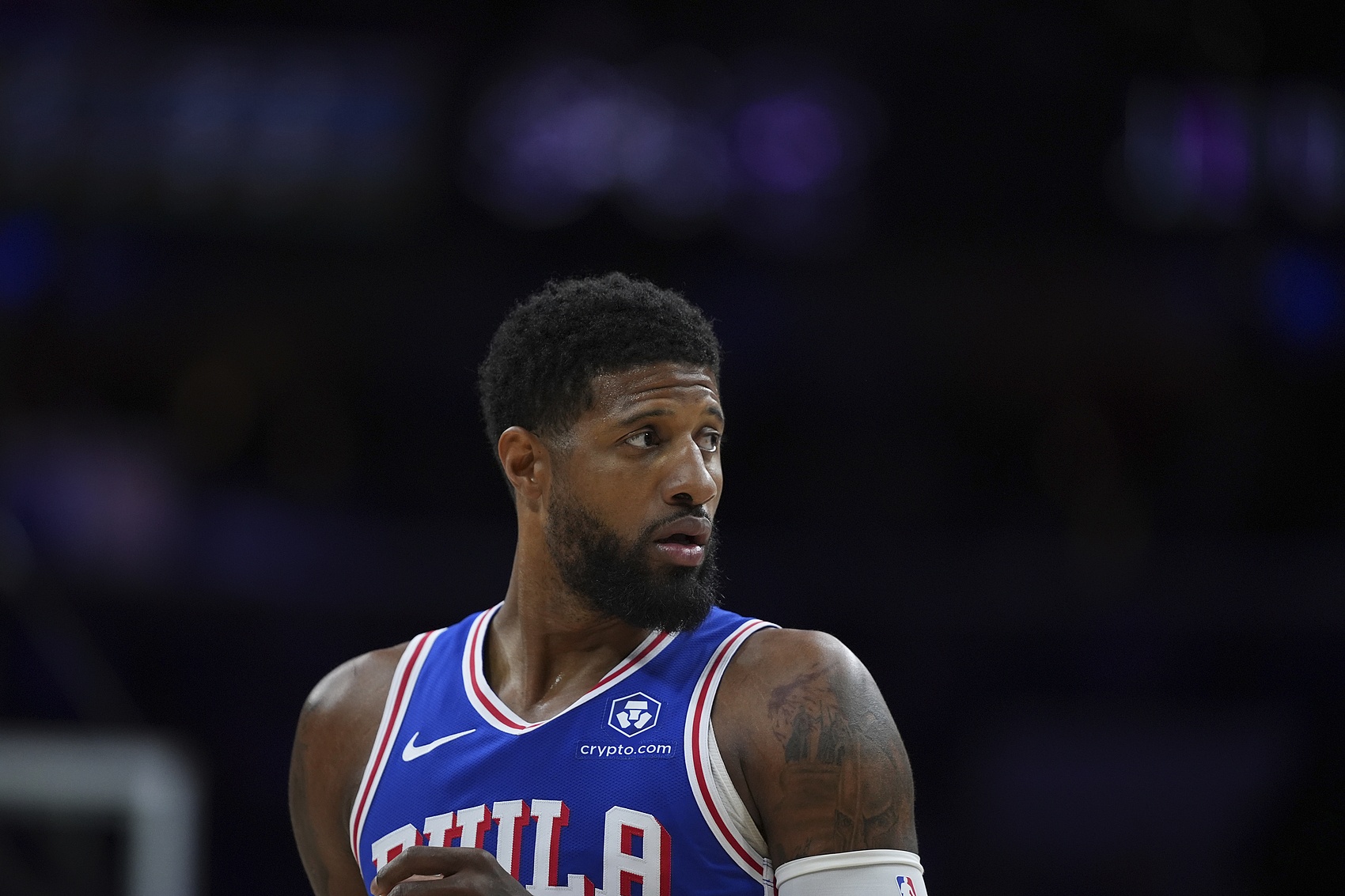  后程發(fā)力！喬治前三節(jié)8中2 末節(jié)回暖獨(dú)攬12分&關(guān)鍵中投殺死比賽