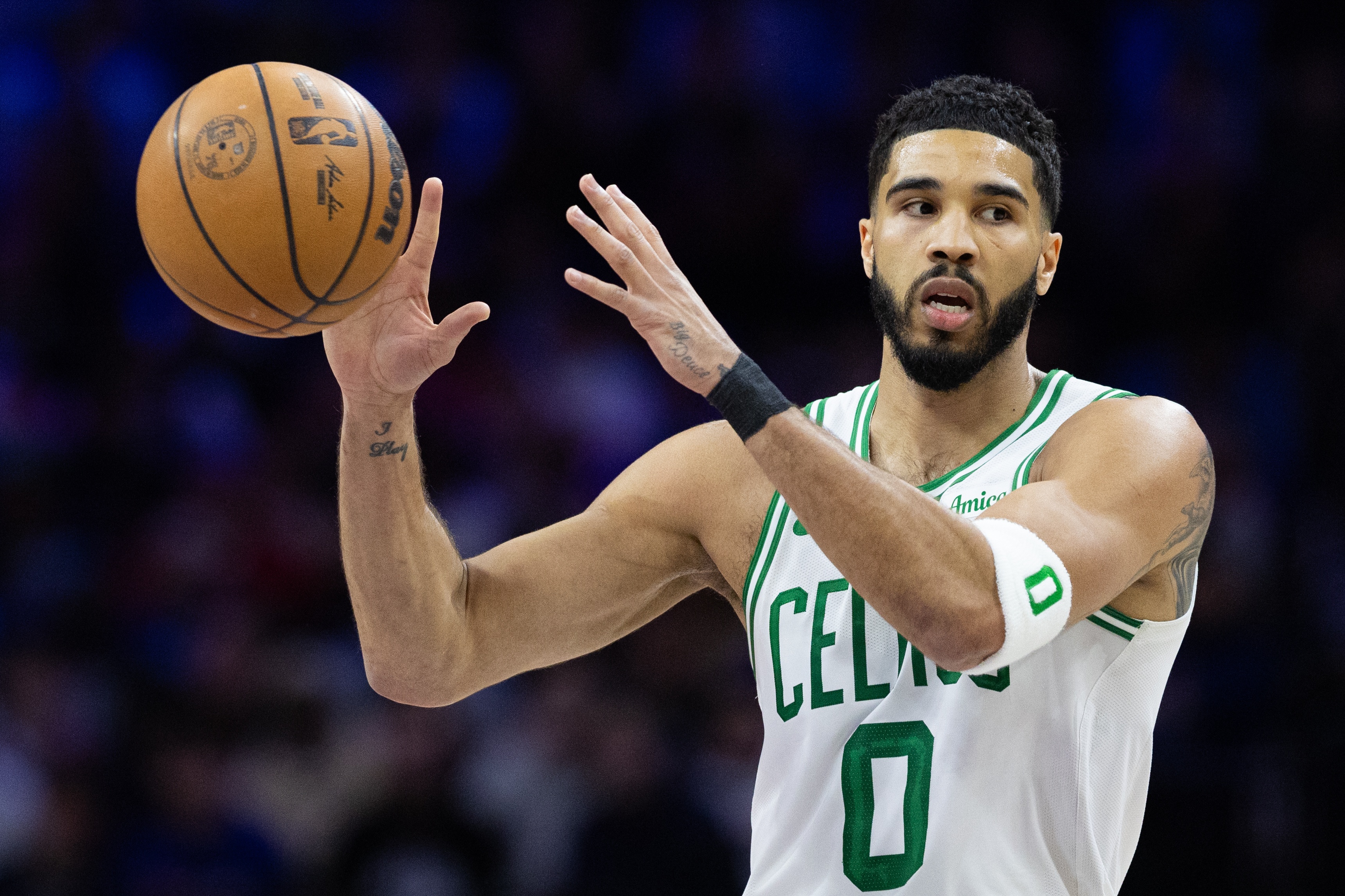  全能！塔圖姆打滿首節(jié)7中5拿到12分4板2助 但也有4失誤